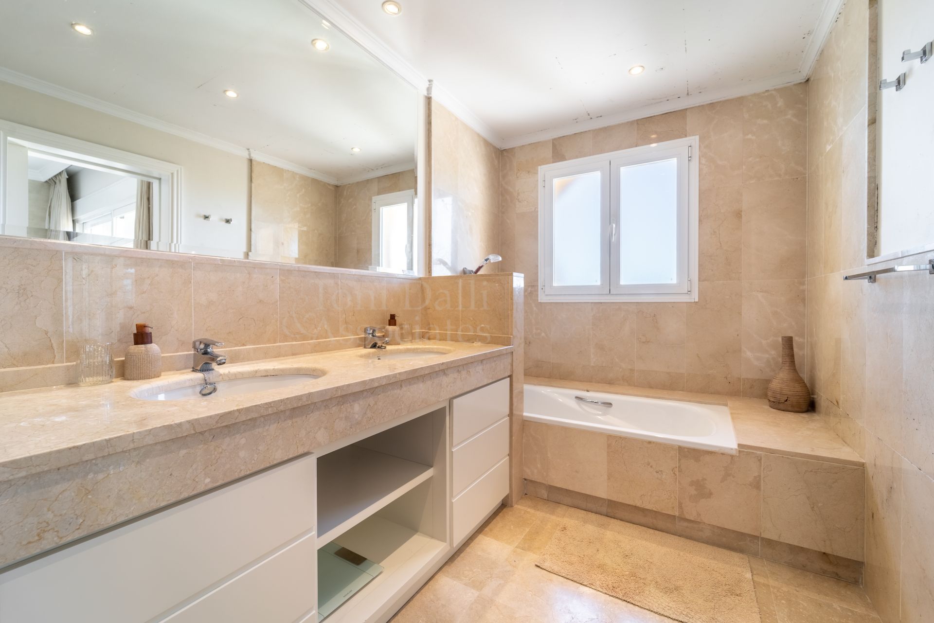 Apartment in Marques de Atalaya, Estepona