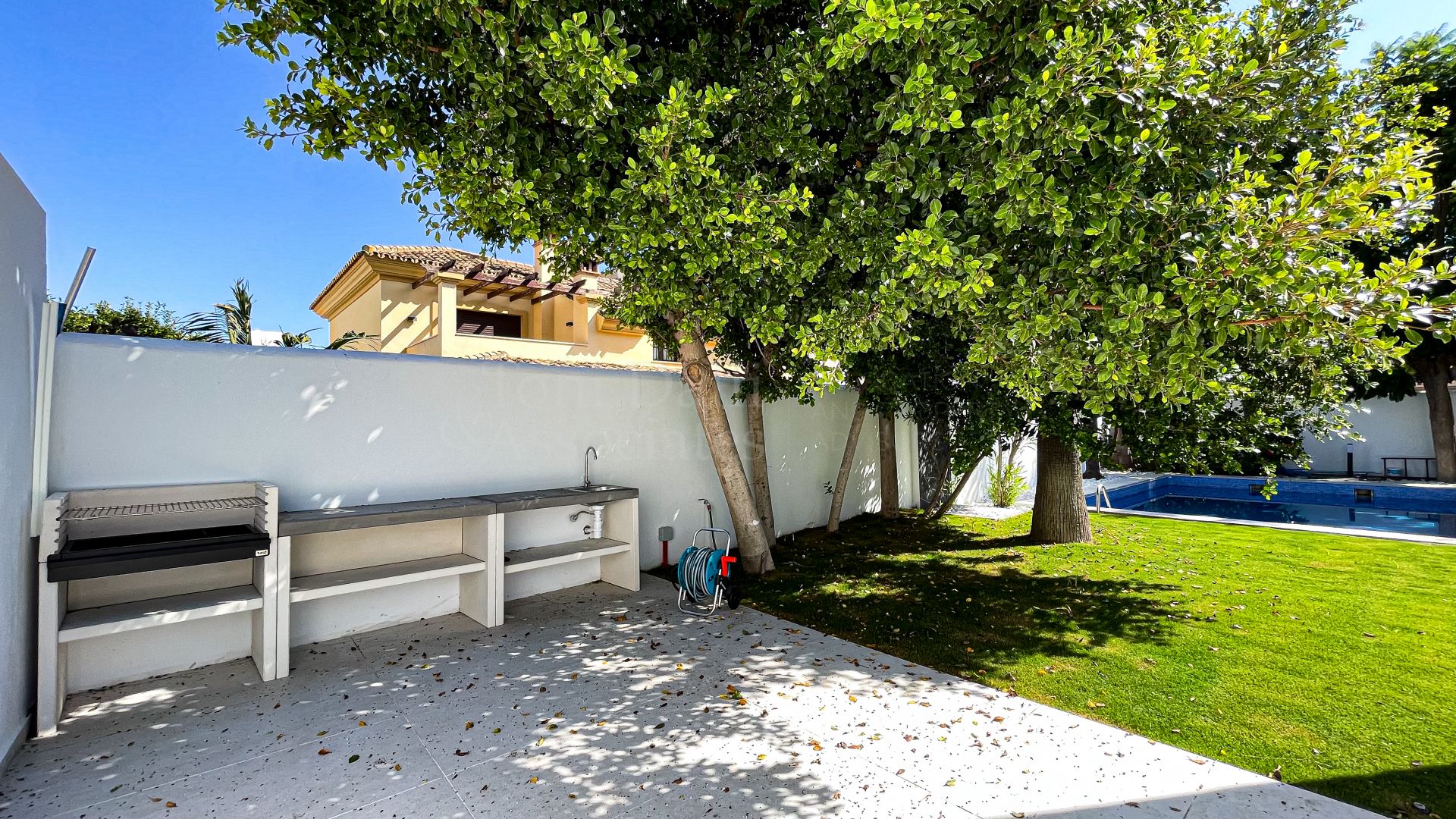 Villa in Altos del Rodeo, Marbella