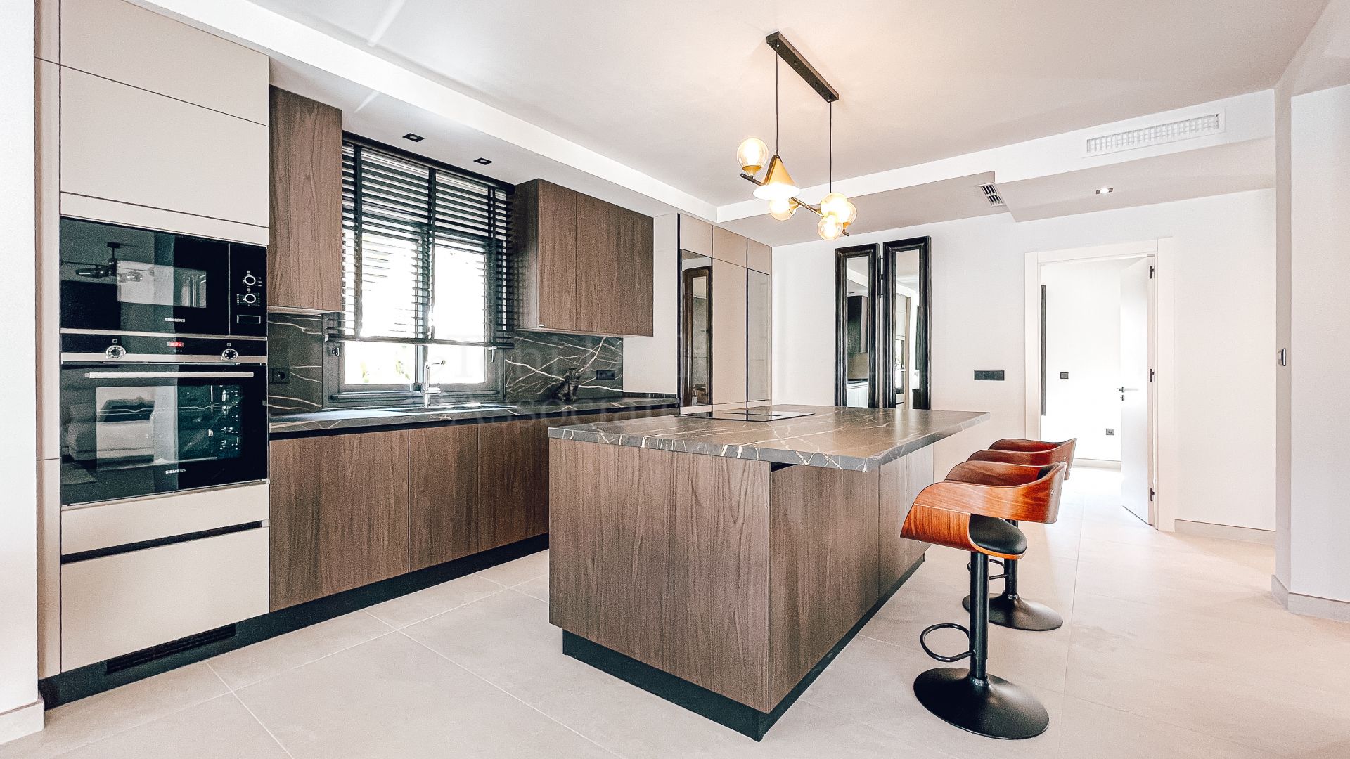 Villa in Altos del Rodeo, Marbella