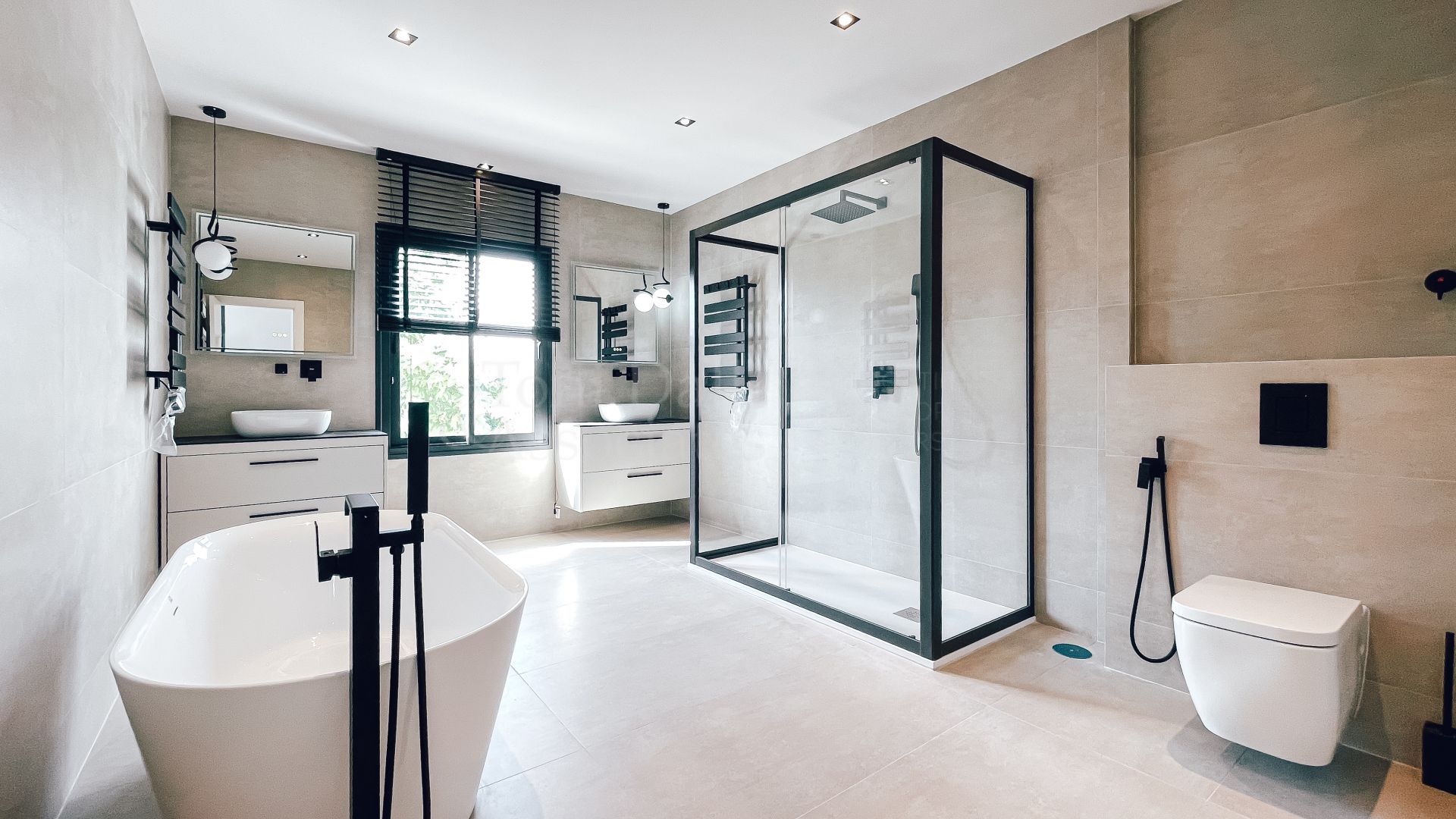 Villa in Altos del Rodeo, Marbella