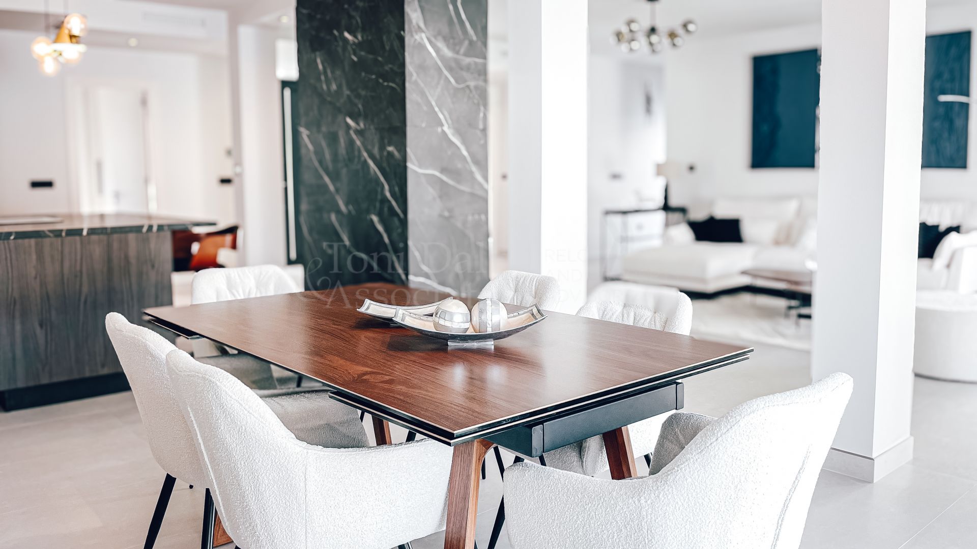 Villa in Altos del Rodeo, Marbella