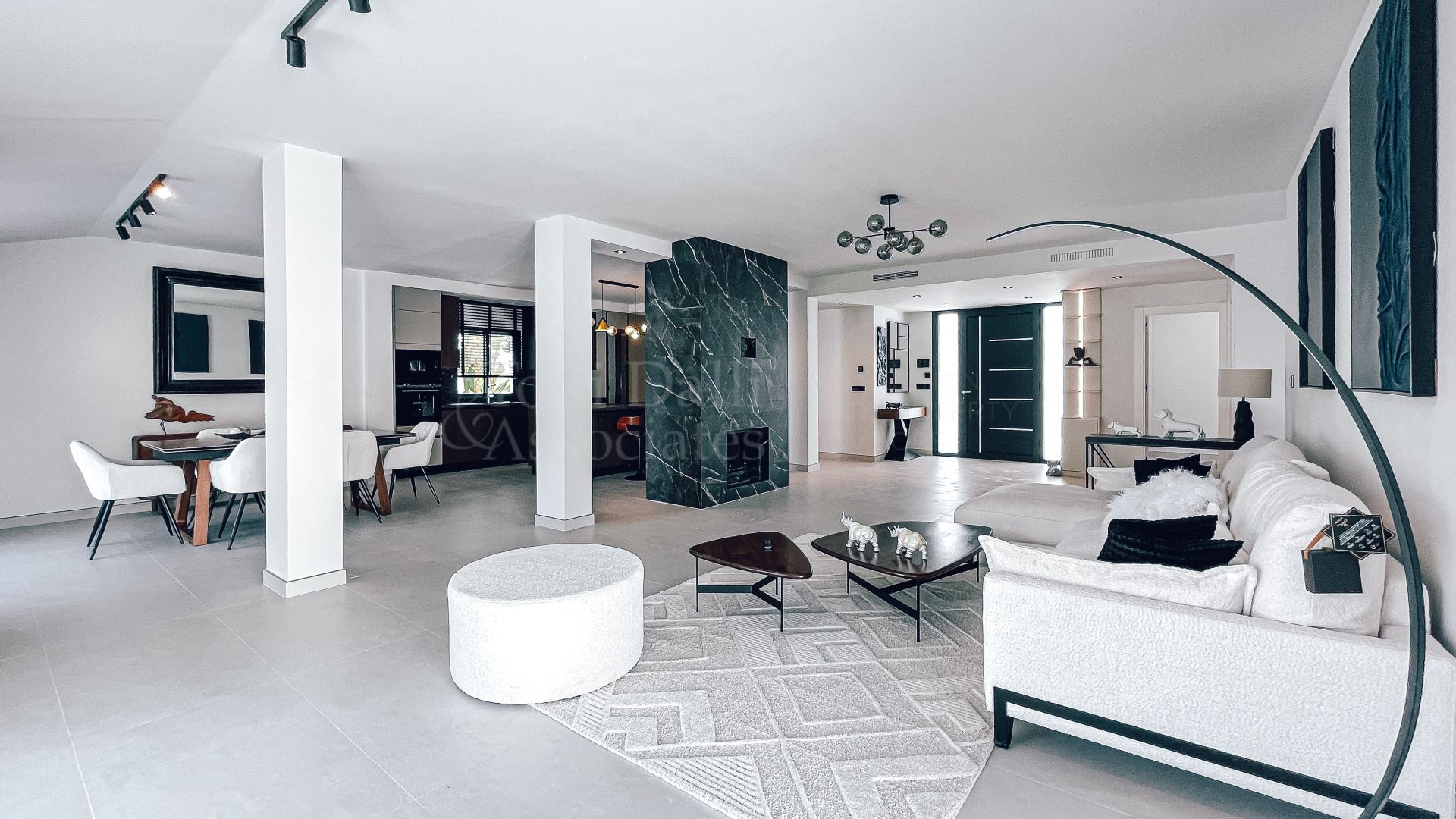 Villa in Altos del Rodeo, Marbella