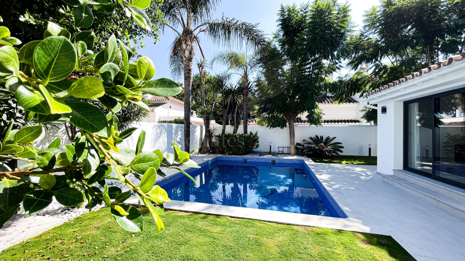 Villa in Altos del Rodeo, Marbella