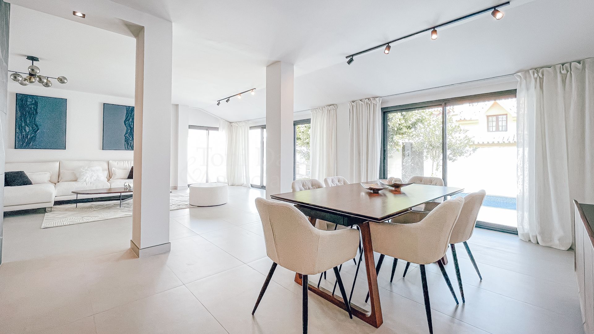 Villa in Altos del Rodeo, Marbella