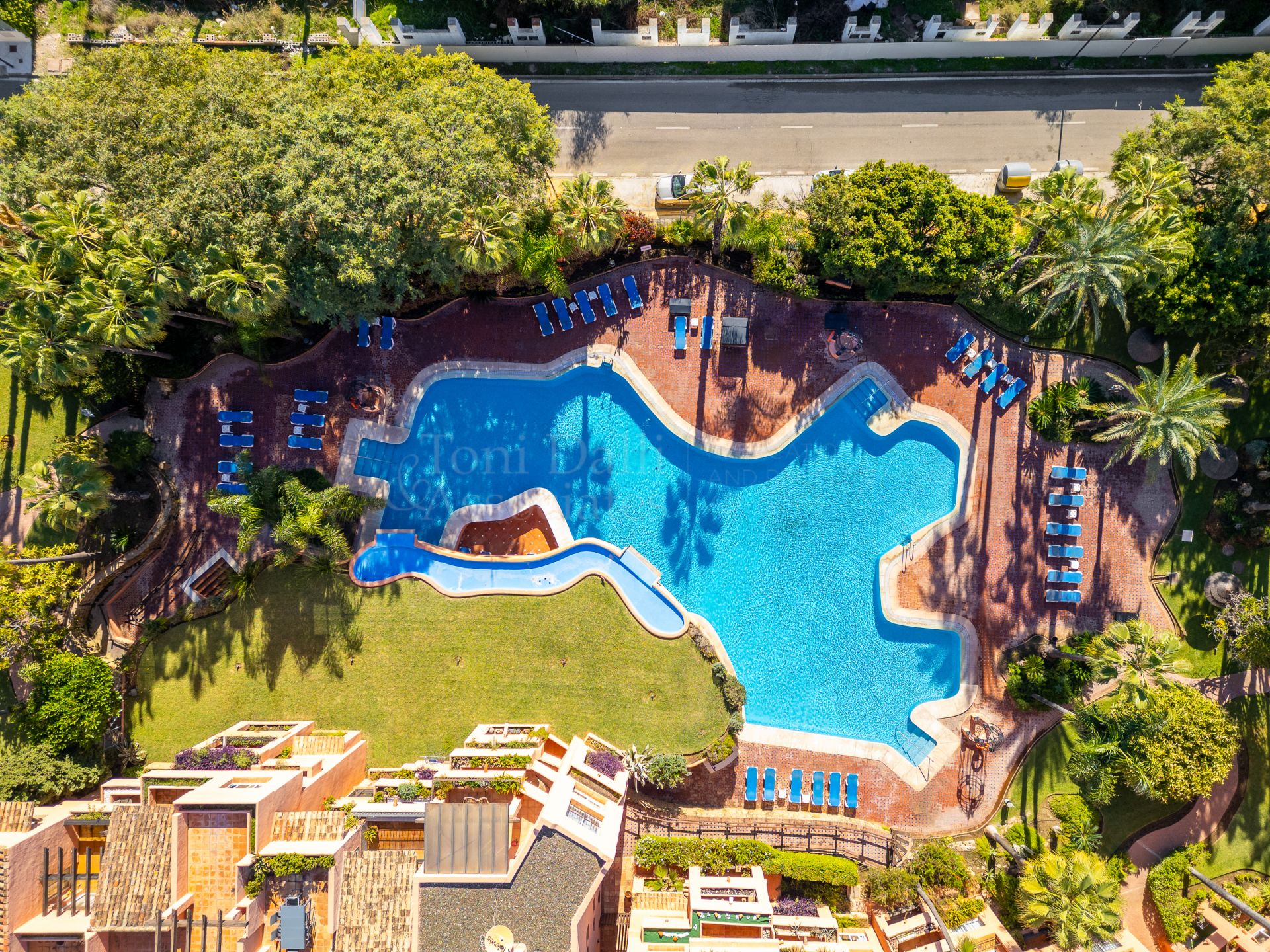 Ground Floor Apartment in Oasis de Marbella, Marbella