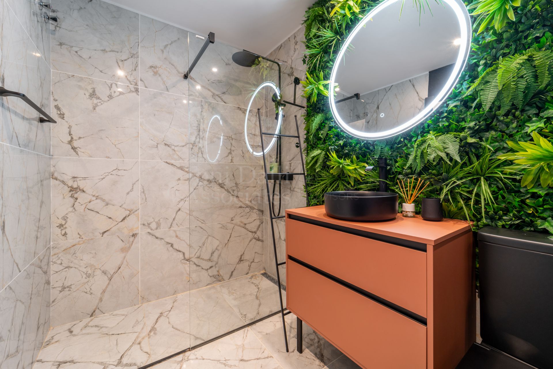 Ground Floor Apartment in Oasis de Marbella, Marbella