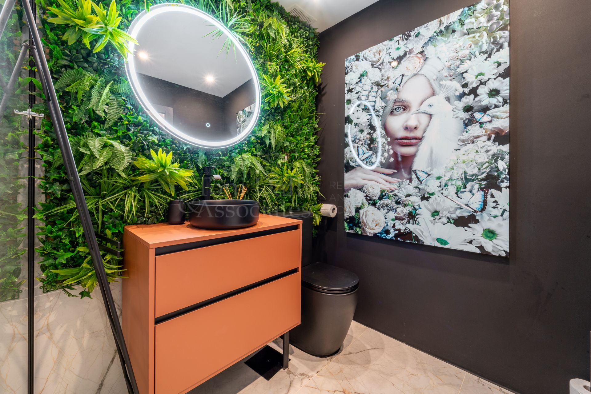 Ground Floor Apartment in Oasis de Marbella, Marbella