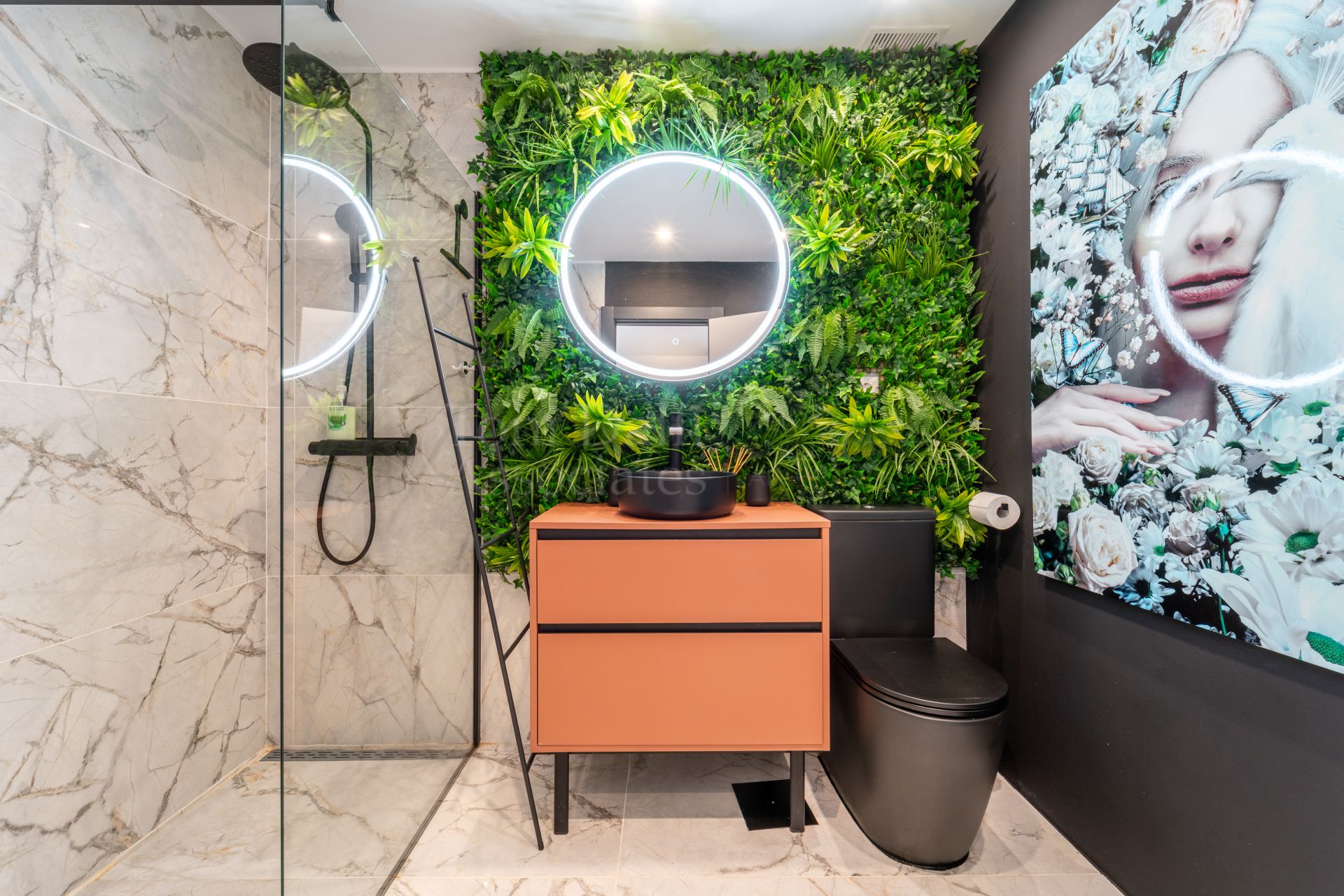 Ground Floor Apartment in Oasis de Marbella, Marbella