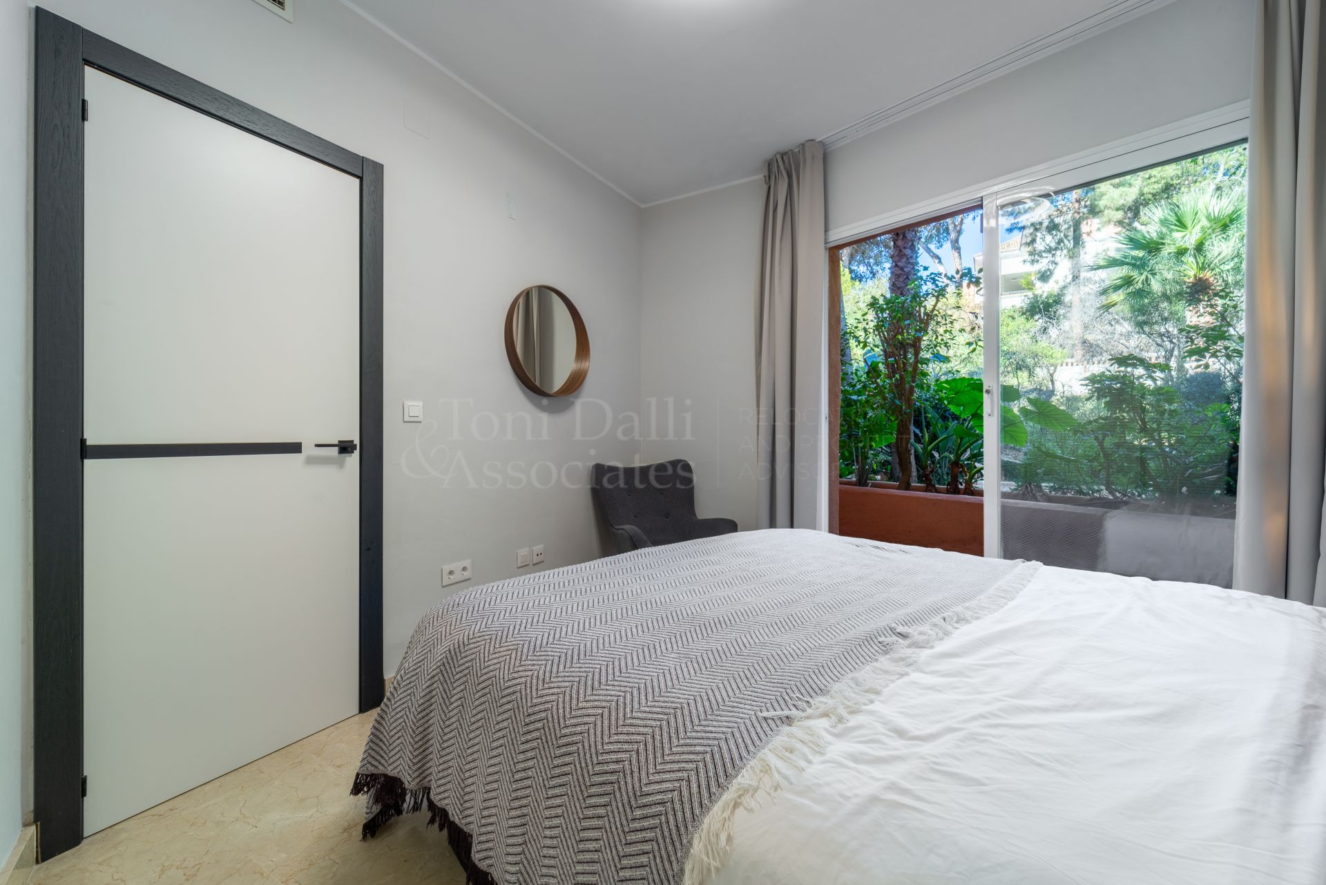 Ground Floor Apartment in Oasis de Marbella, Marbella