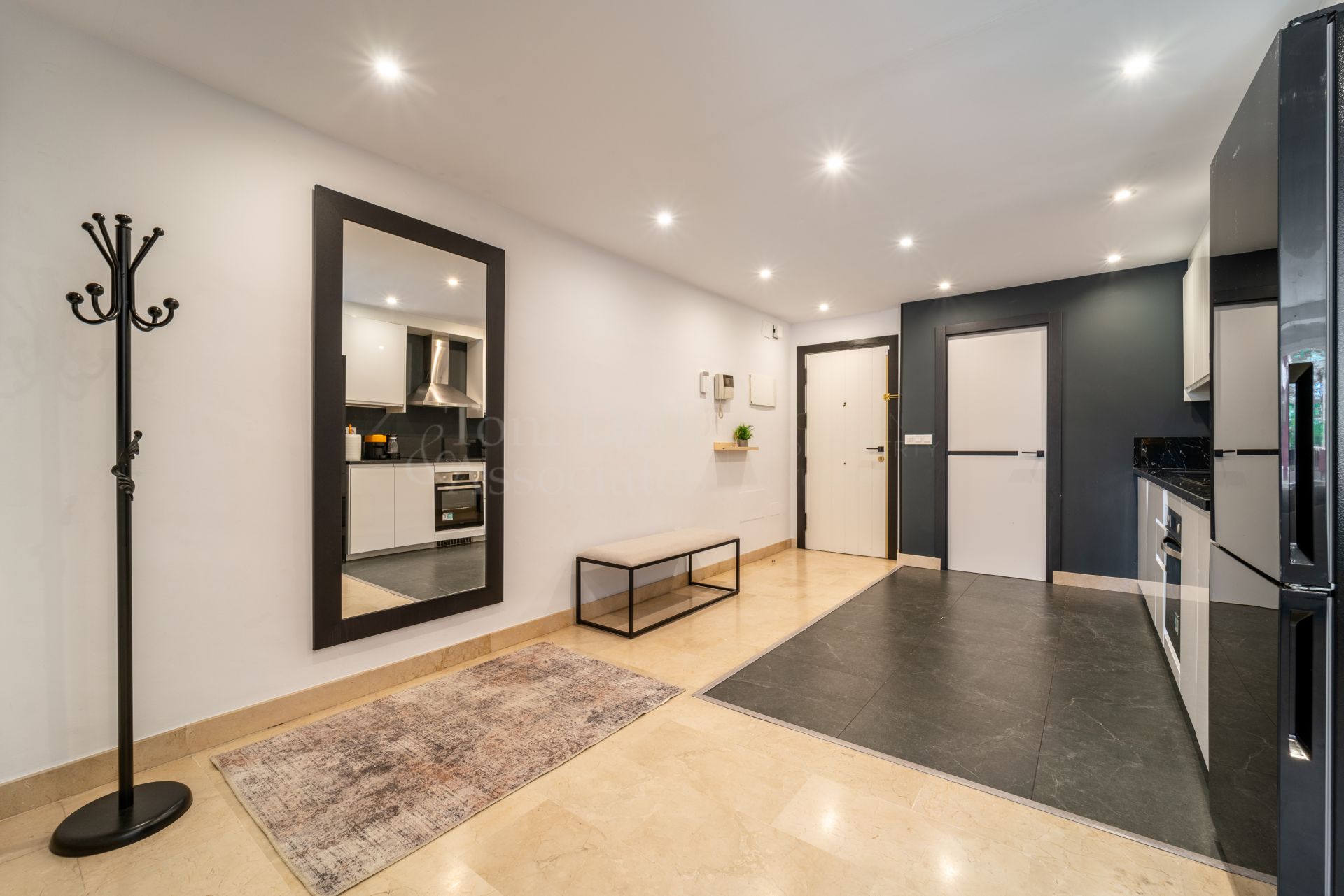 Ground Floor Apartment in Oasis de Marbella, Marbella