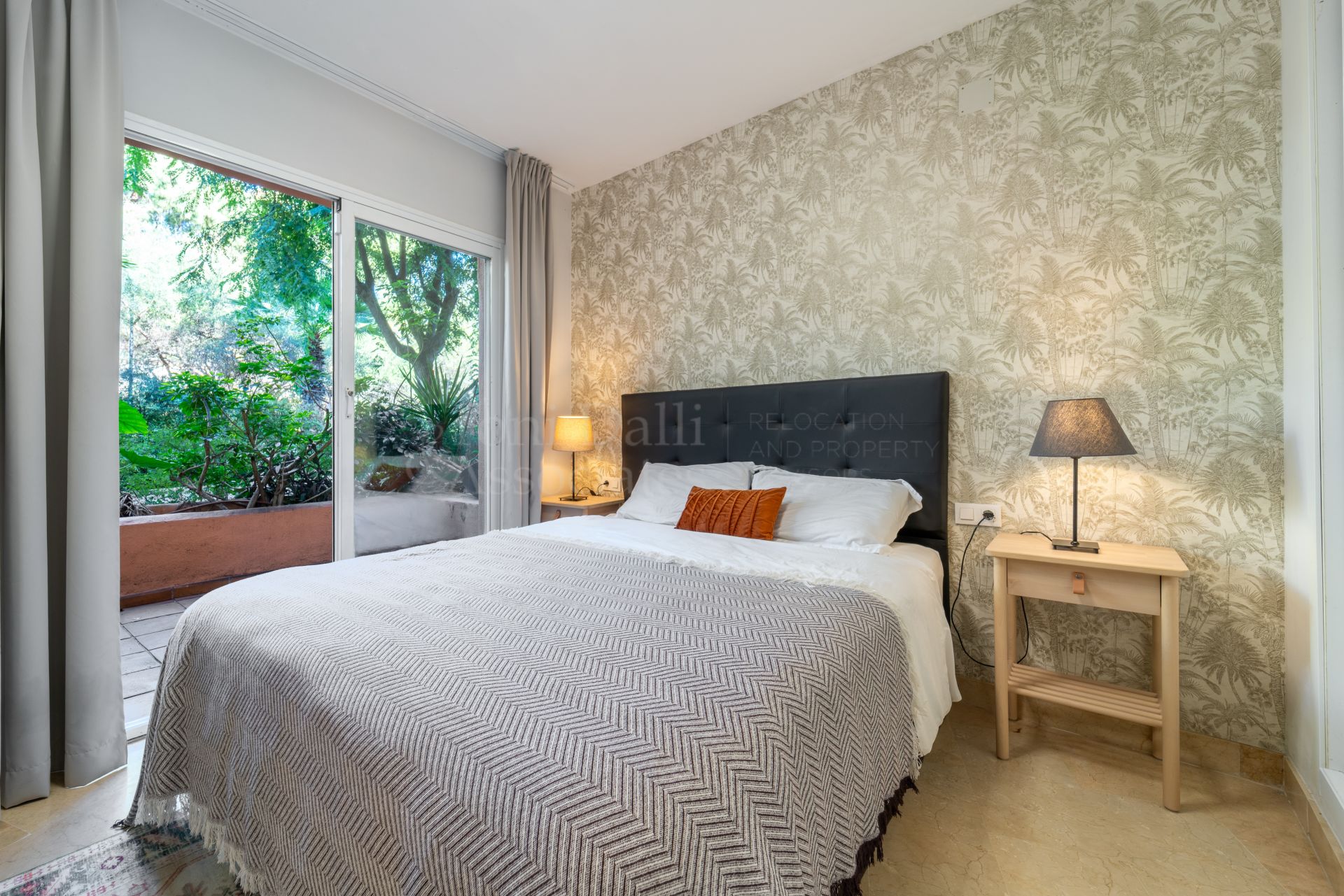 Ground Floor Apartment in Oasis de Marbella, Marbella