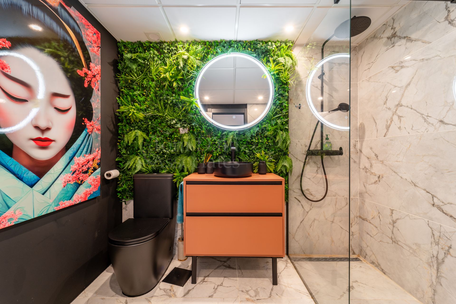 Ground Floor Apartment in Oasis de Marbella, Marbella