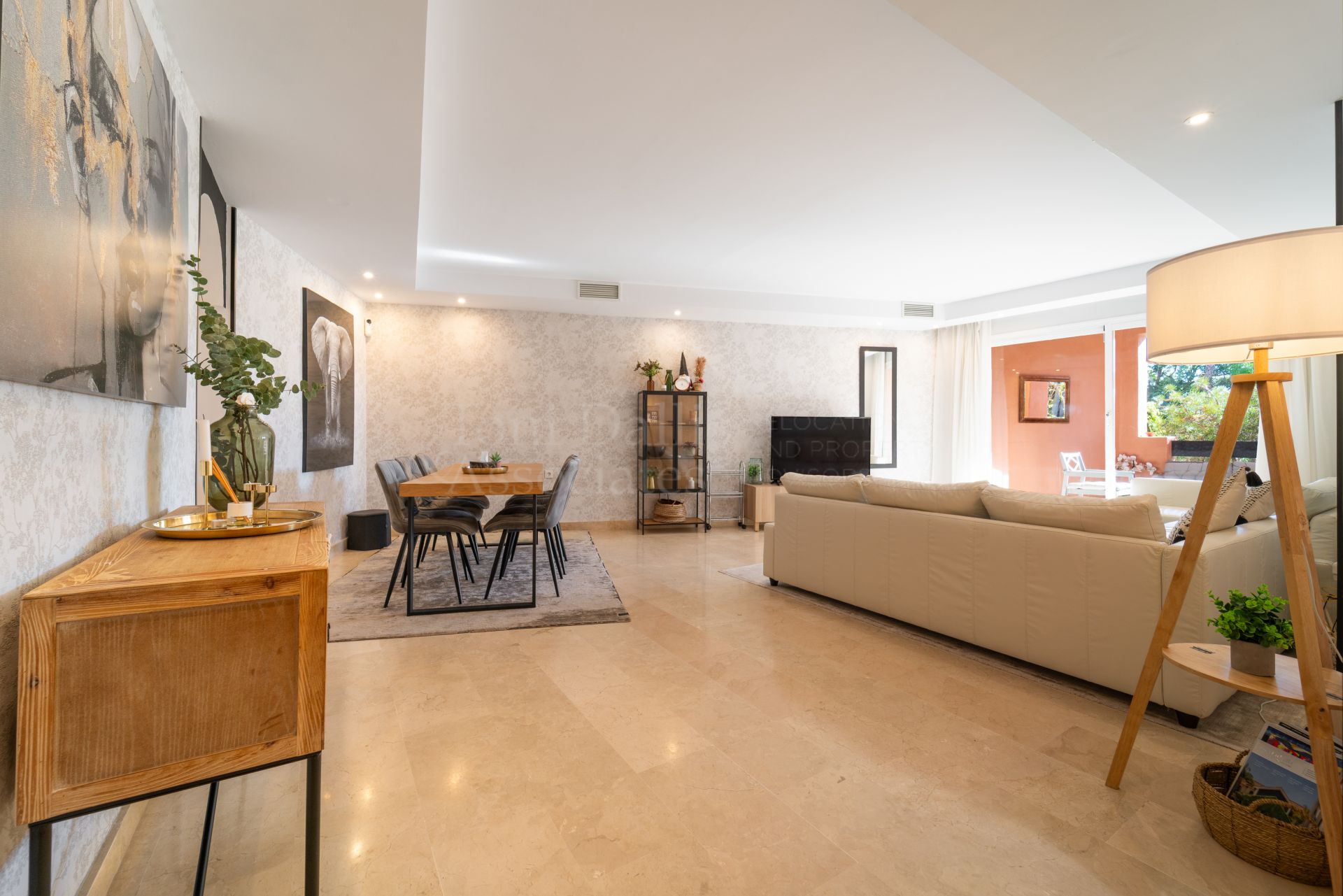 Ground Floor Apartment in Oasis de Marbella, Marbella