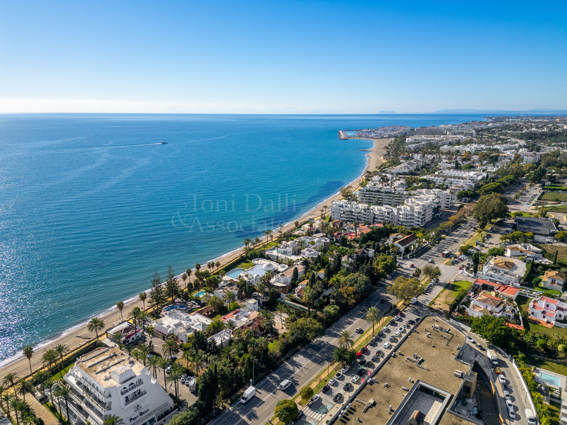 Ground Floor Apartment in Oasis de Marbella, Marbella