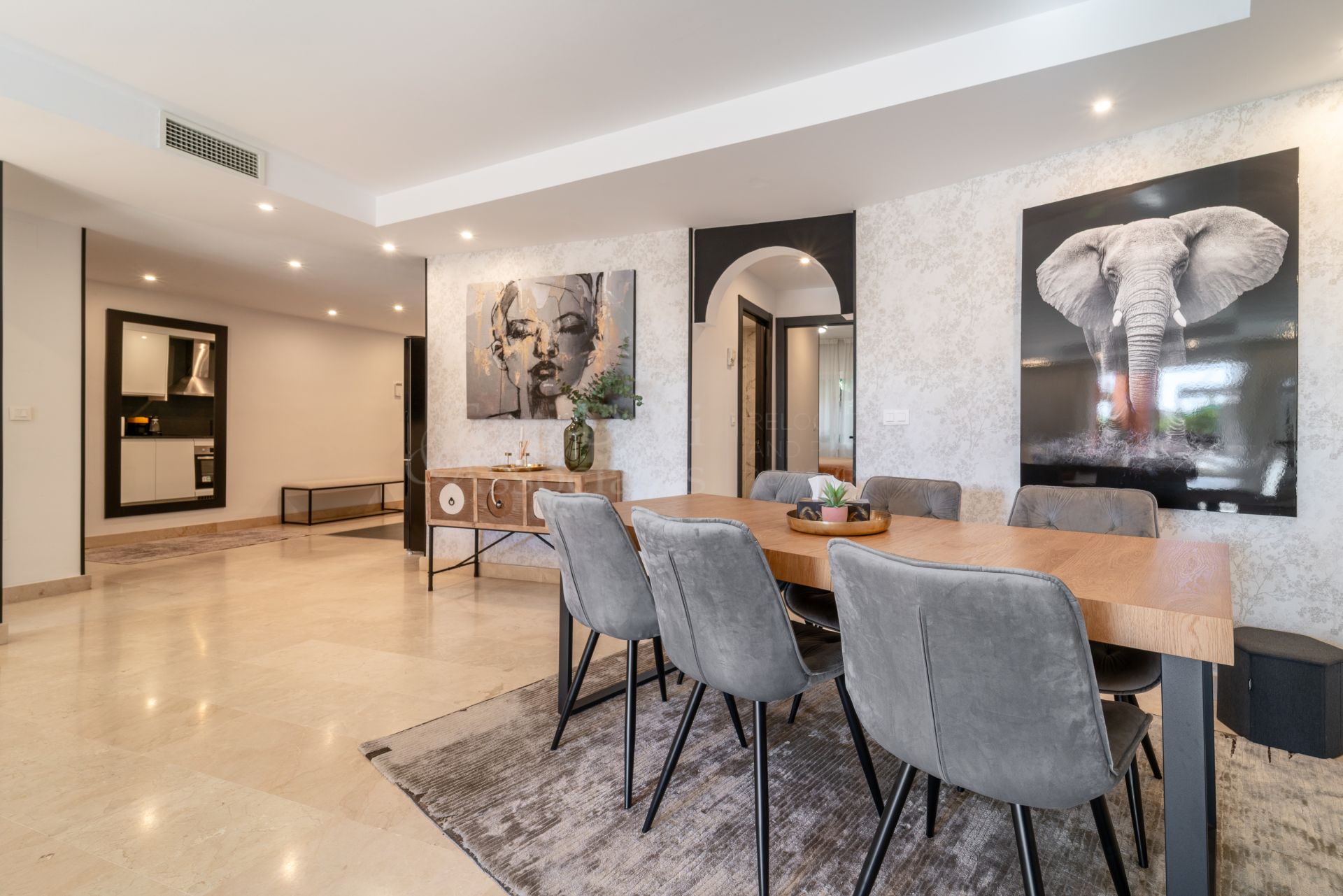 Ground Floor Apartment in Oasis de Marbella, Marbella