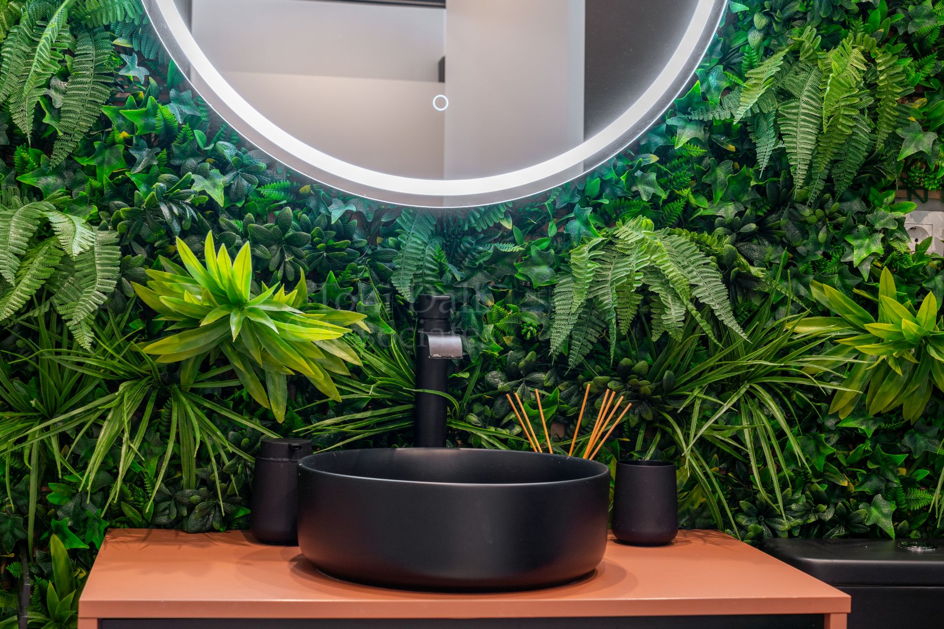 Ground Floor Apartment in Oasis de Marbella, Marbella