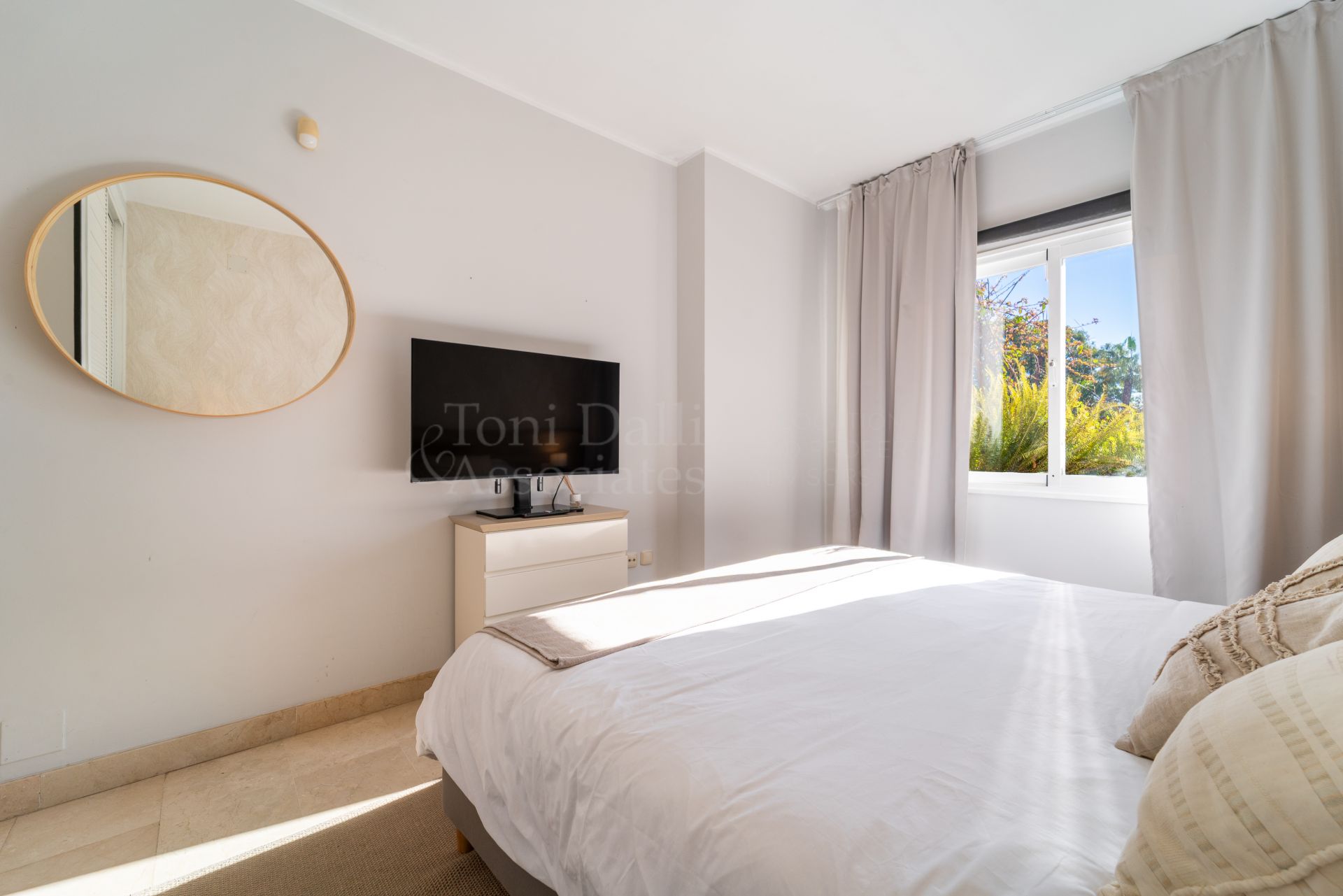 Ground Floor Apartment in Oasis de Marbella, Marbella