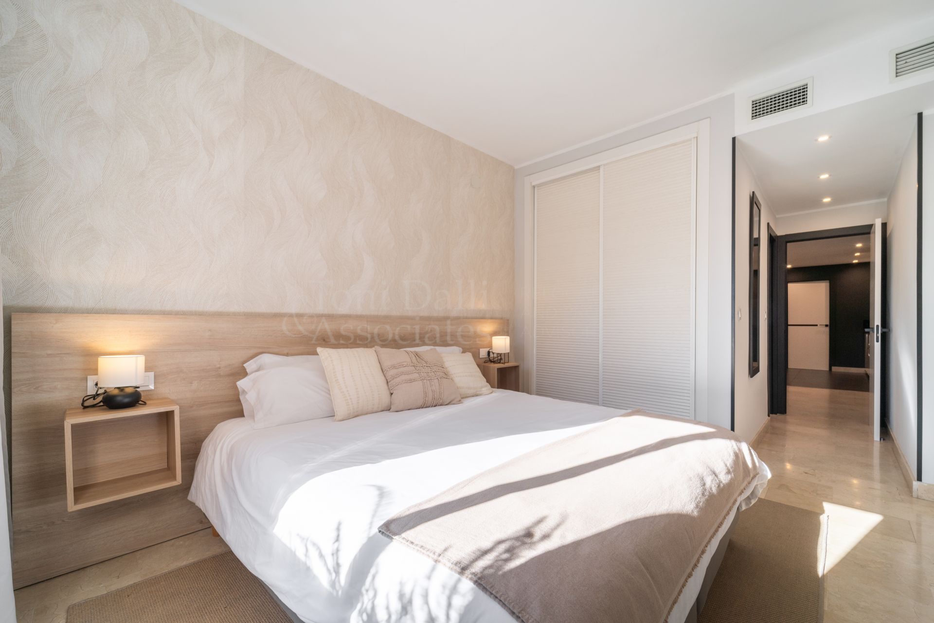 Ground Floor Apartment in Oasis de Marbella, Marbella