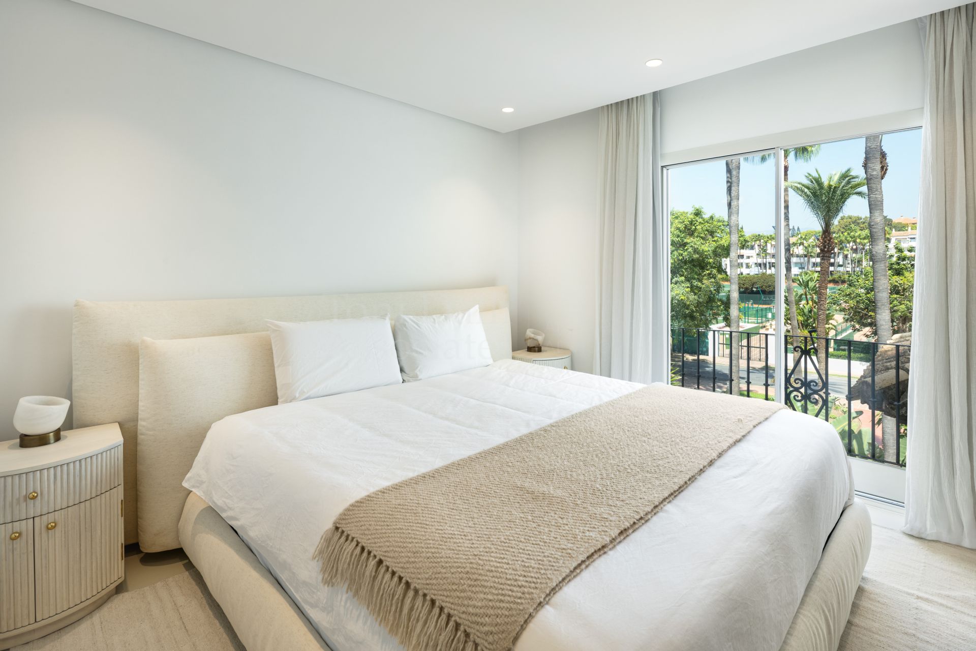 Duplex Penthouse in Marina Puente Romano, Marbella