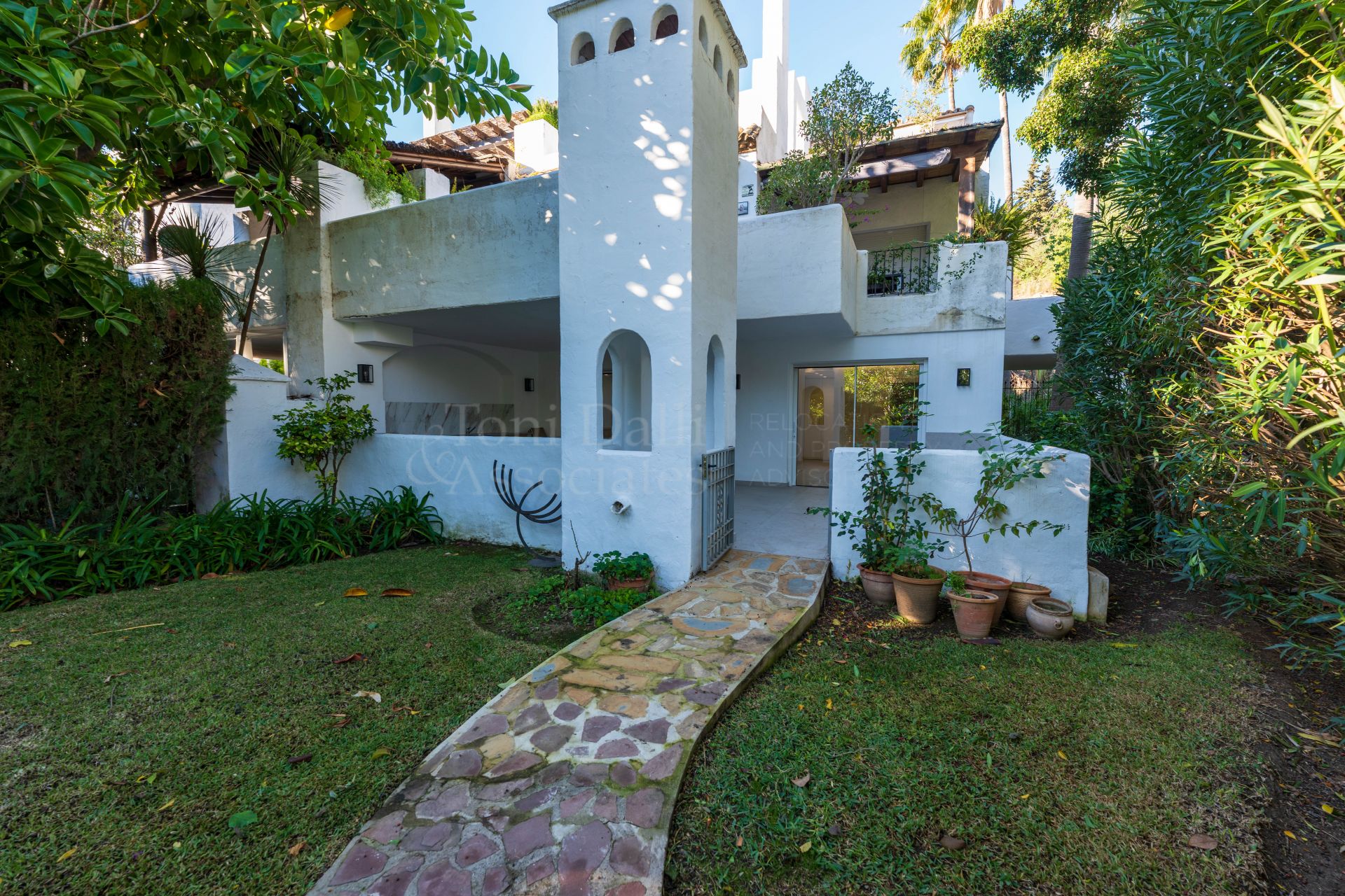 Ground Floor Apartment in Alhambra del Golf, Estepona