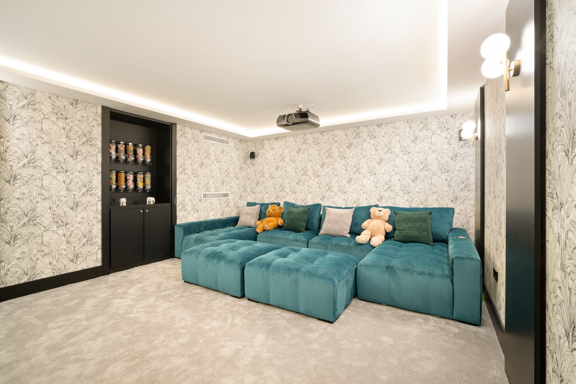 Villa in Los Naranjos, Marbella