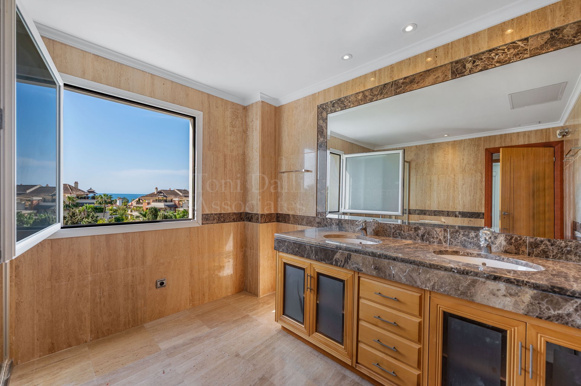 Apartment in El Embrujo Banús, Marbella