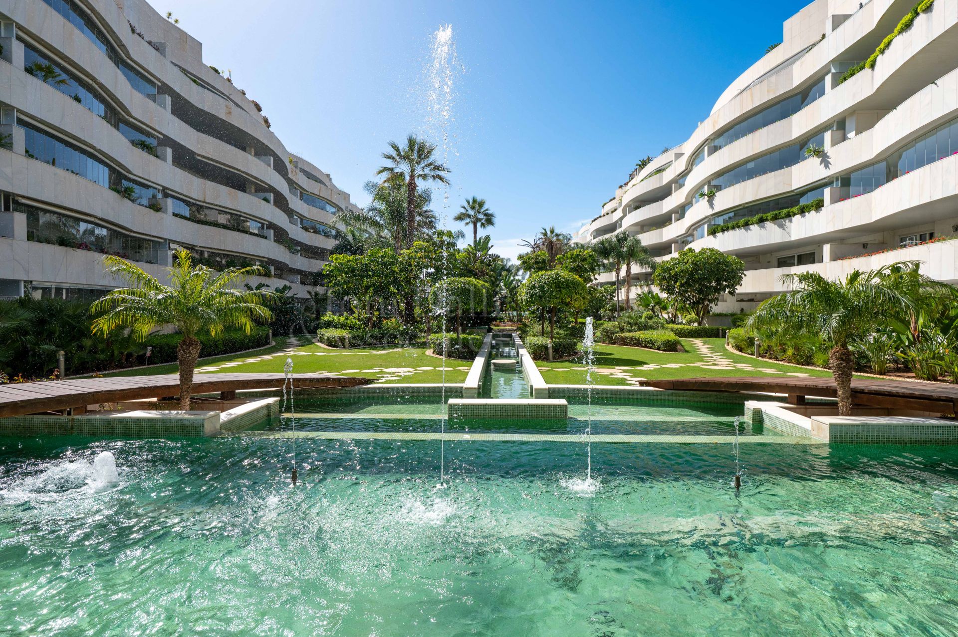 Apartment in El Embrujo Banús, Marbella