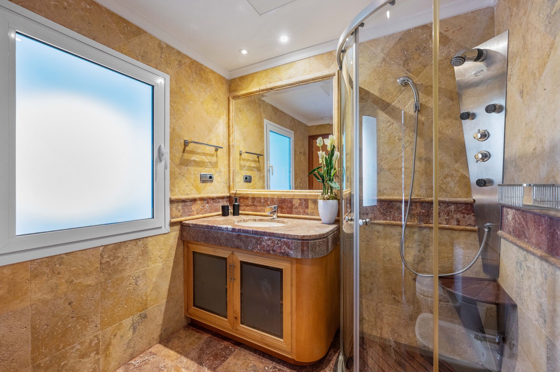 Apartment in El Embrujo Banús, Marbella