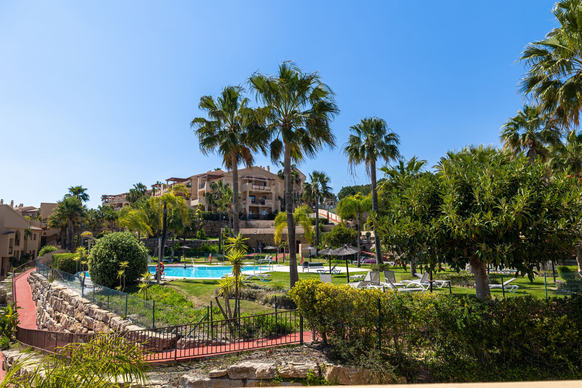 Penthouse in Hacienda del Señorio de Cifuentes, Benahavis