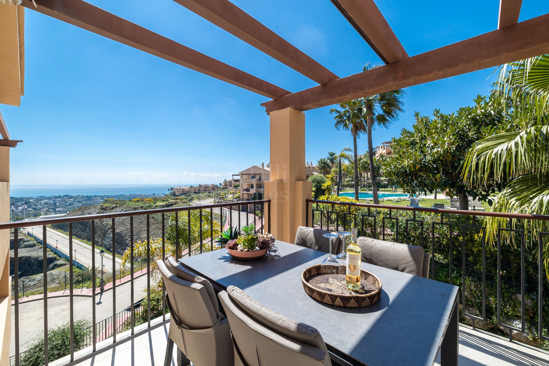 Penthouse in Hacienda del Señorio de Cifuentes, Benahavis