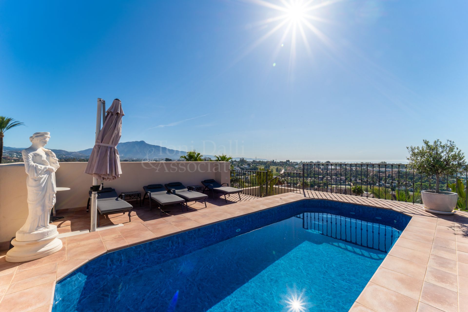 Duplex Penthouse in El Paraiso, Estepona