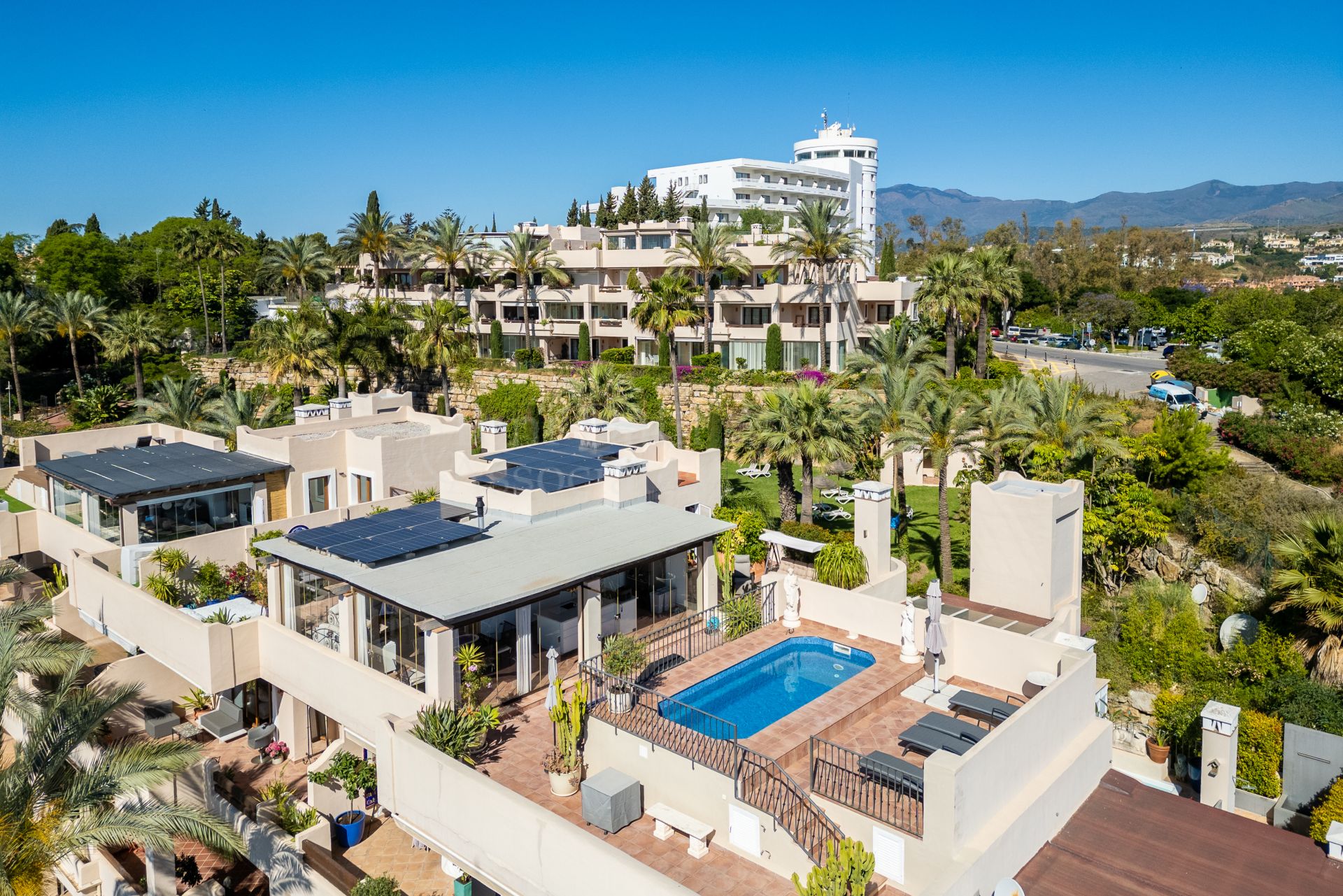 Duplex Penthouse in El Paraiso, Estepona