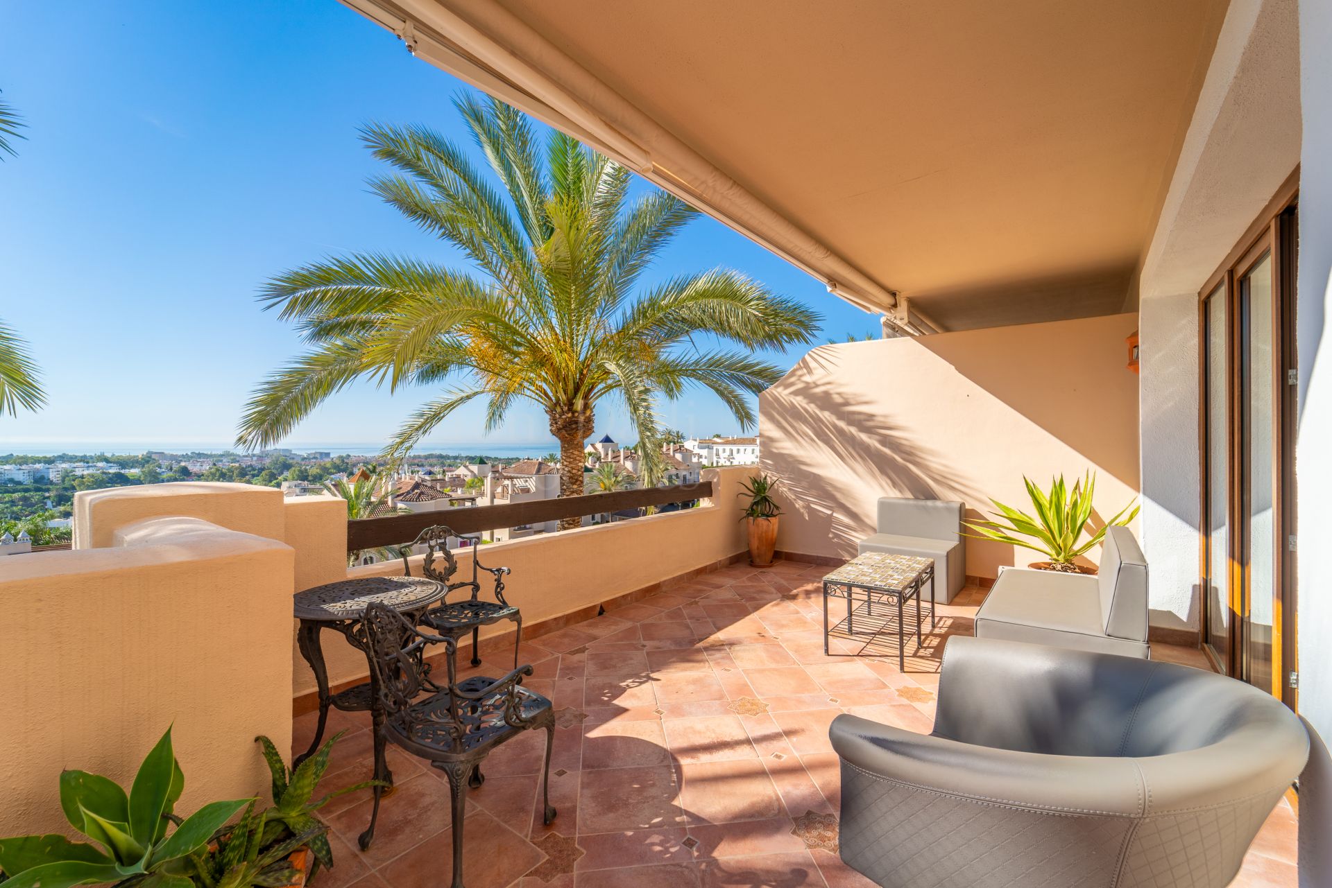 Duplex Penthouse in El Paraiso, Estepona