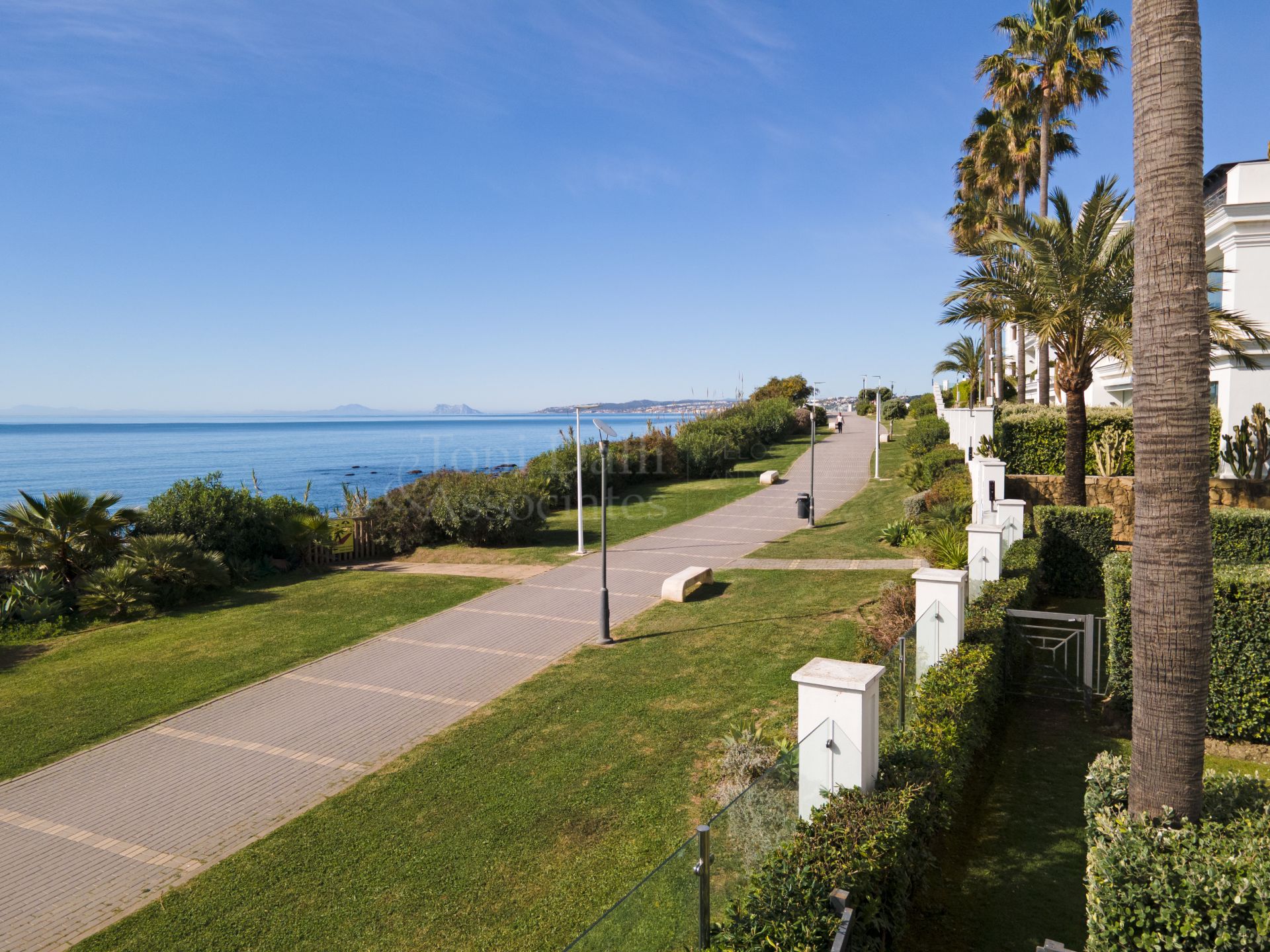 Apartment in Doncella Beach, Estepona