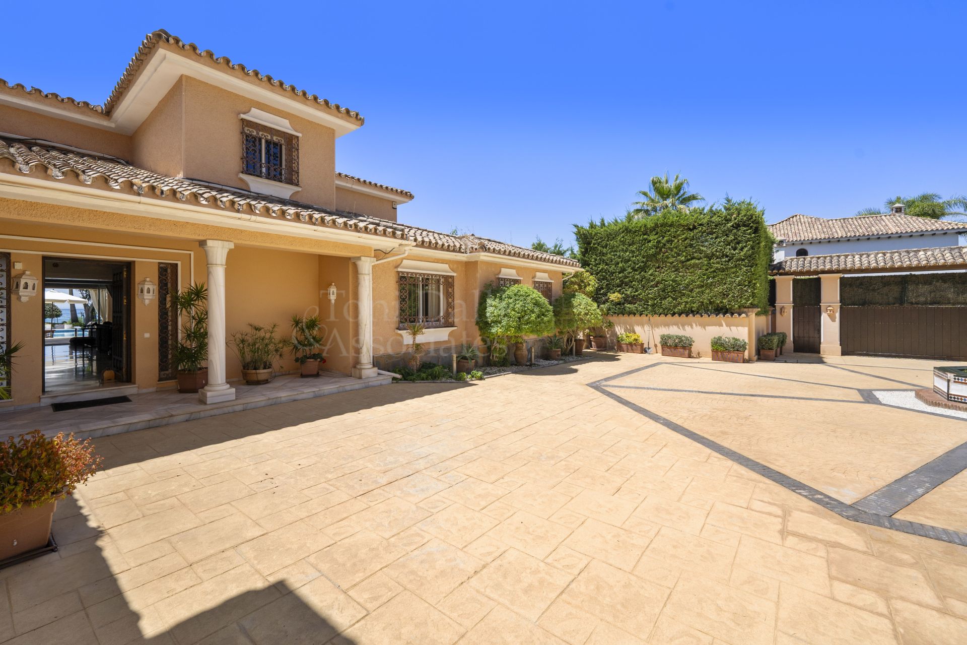 Villa in Benamara, Estepona