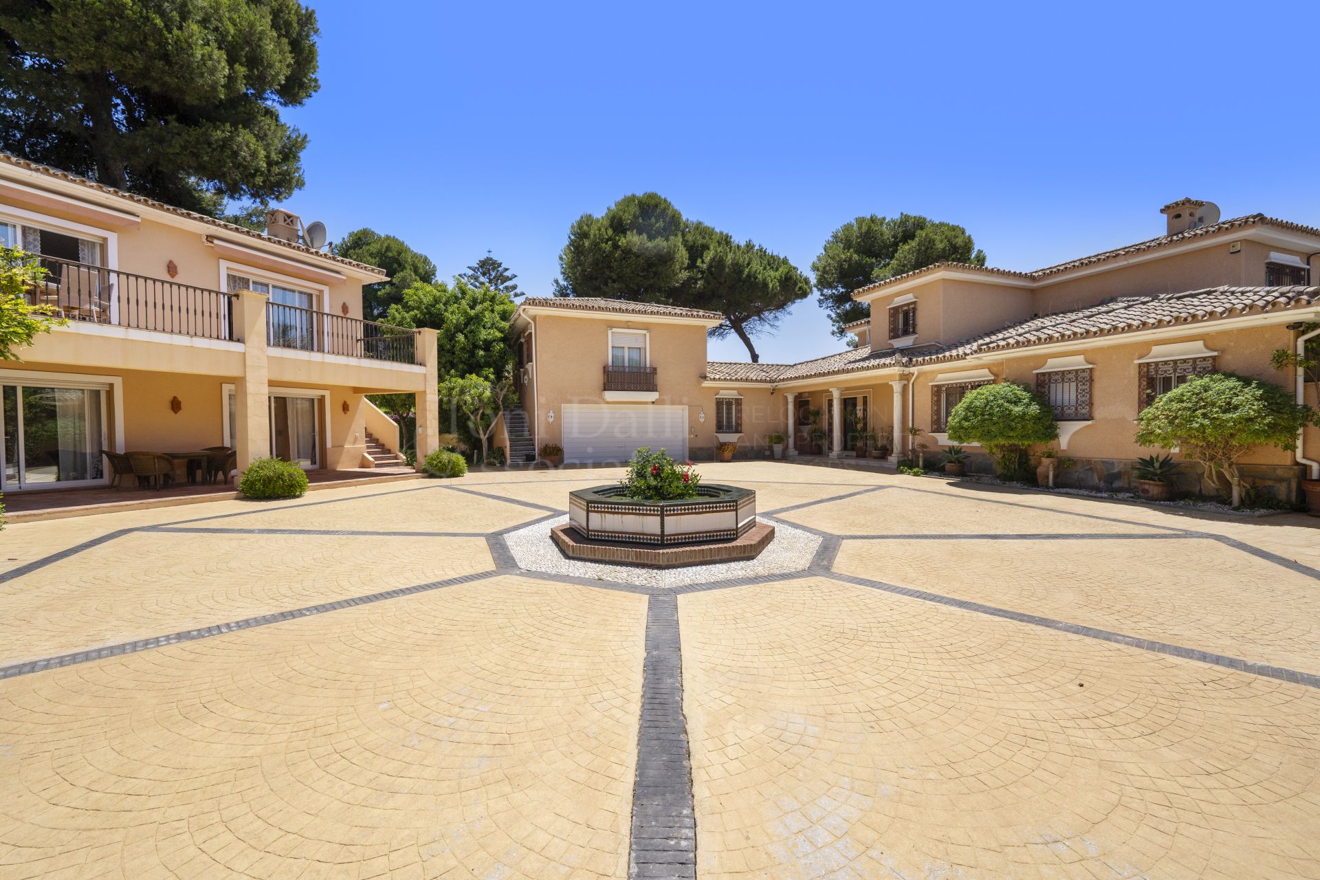 Villa in Benamara, Estepona