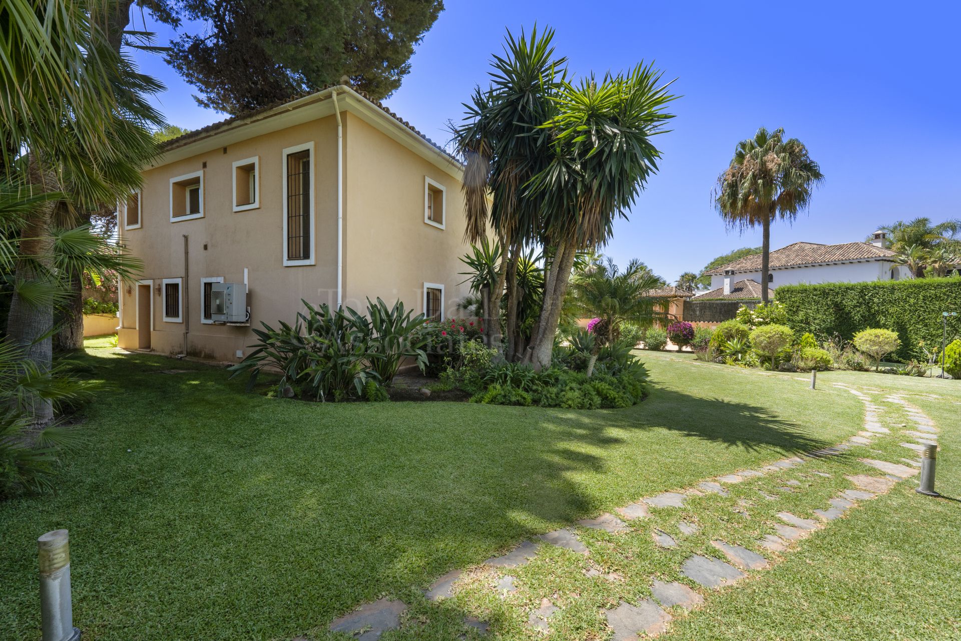 Villa in Benamara, Estepona