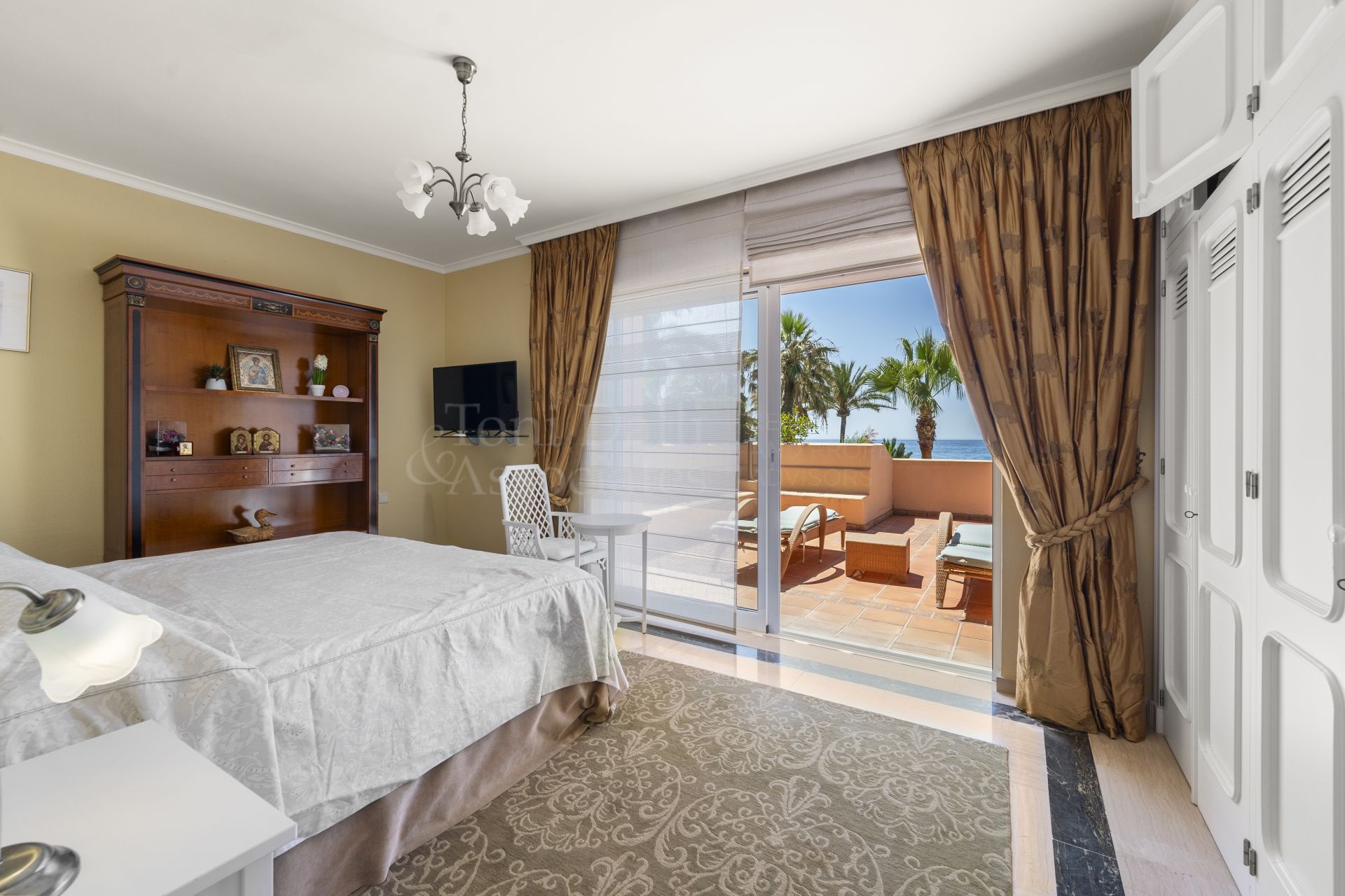 Villa in Benamara, Estepona