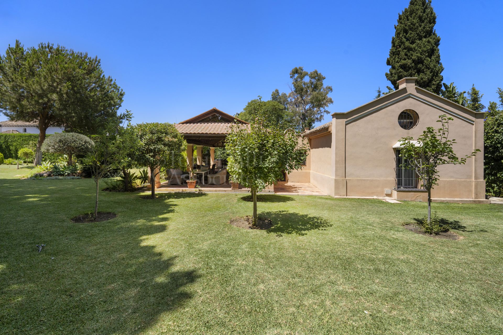 Villa in Benamara, Estepona