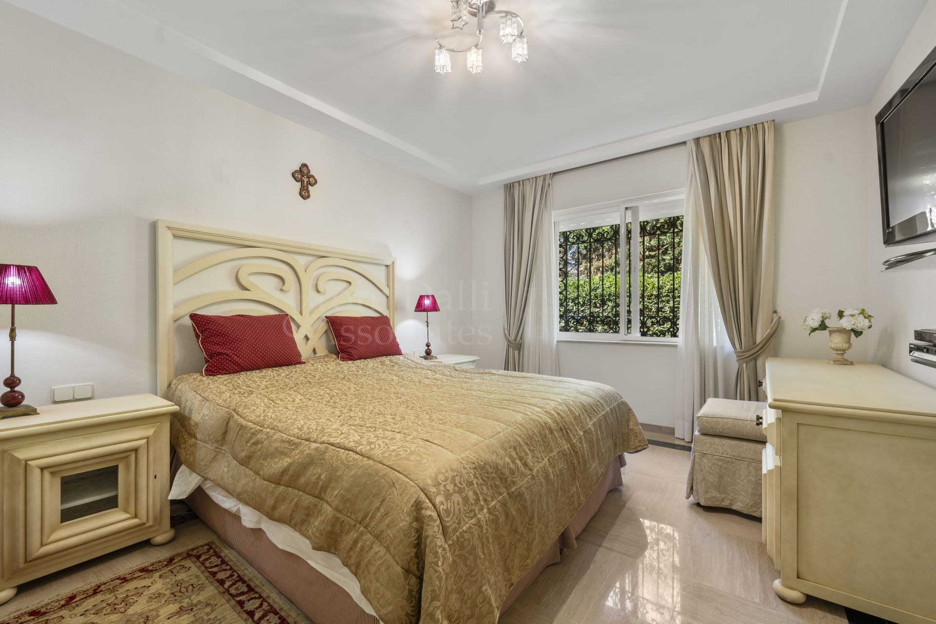 Villa in Benamara, Estepona