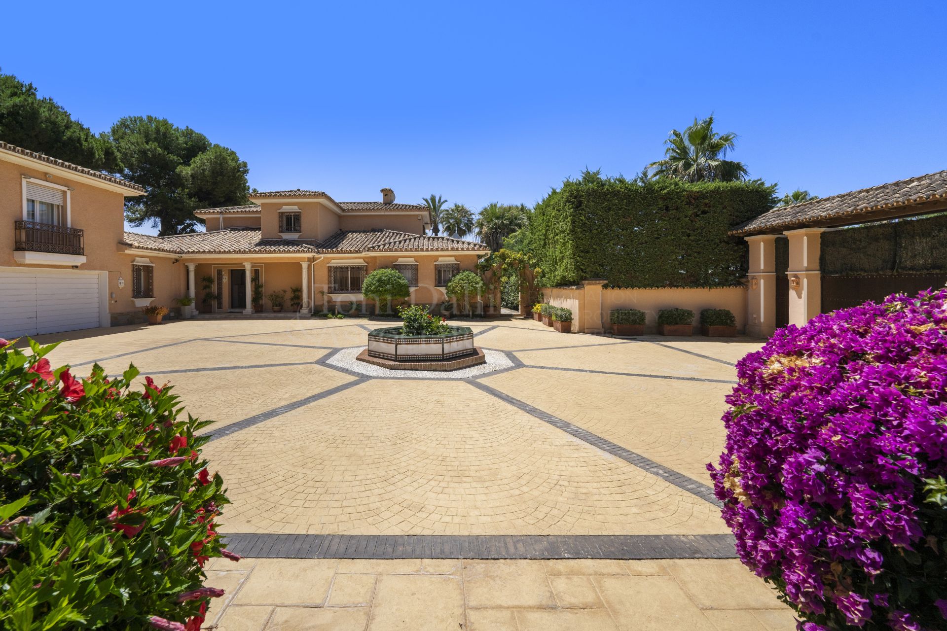 Villa in Benamara, Estepona
