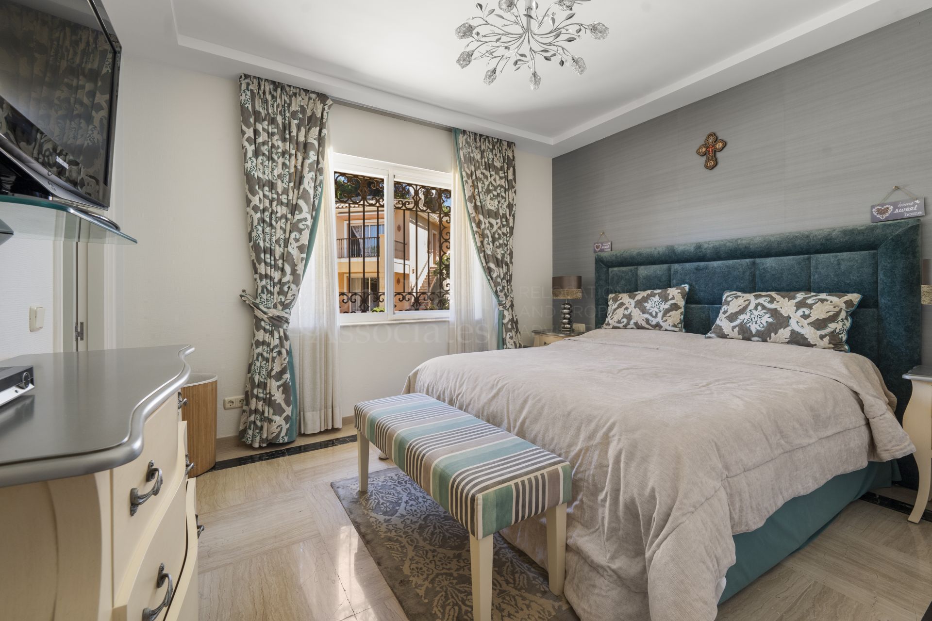 Villa in Benamara, Estepona