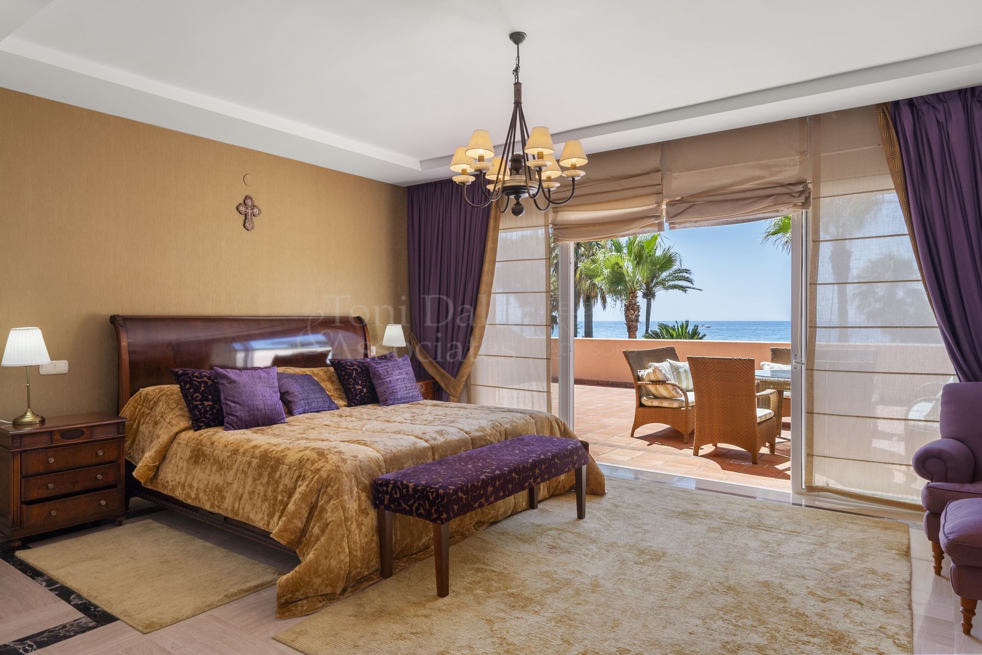 Villa in Benamara, Estepona