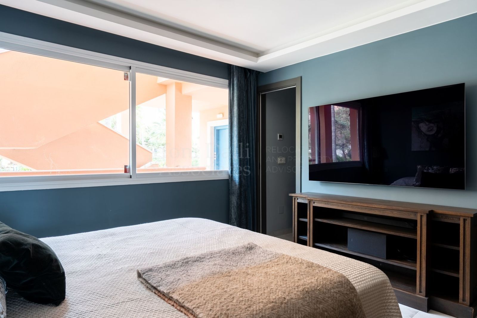 Apartment in Magna Marbella, Marbella