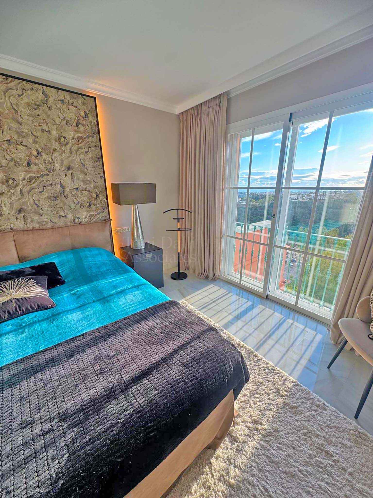 Penthouse in Monte Halcones, Benahavis