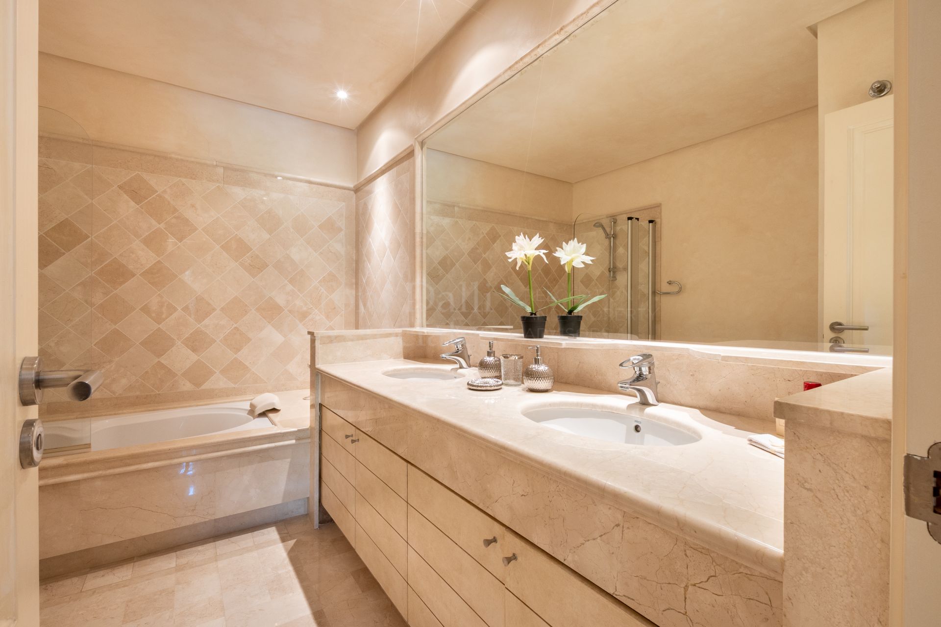 Apartment in Terrazas de Puente Romano, Marbella