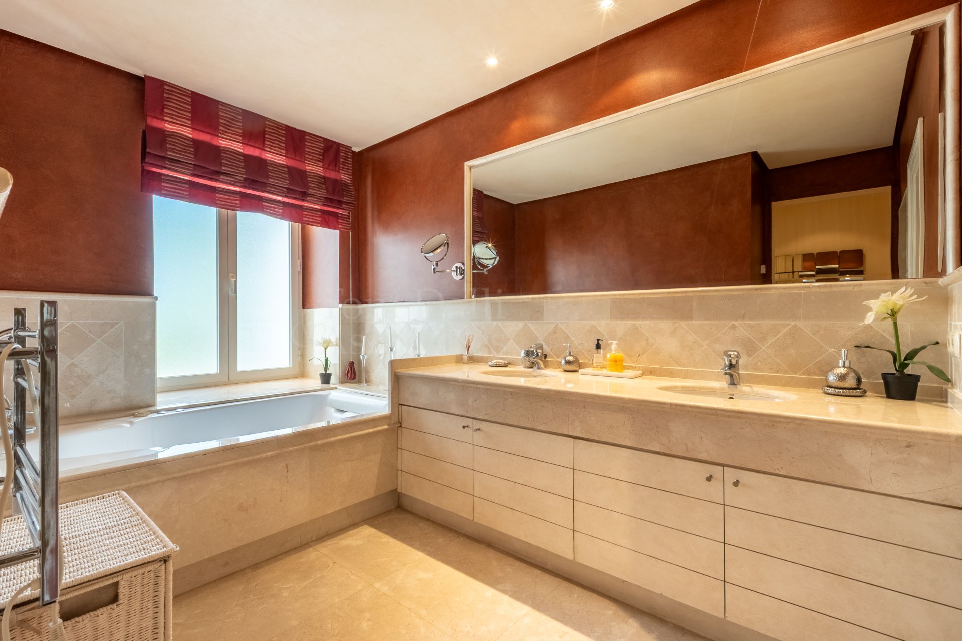 Apartment in Terrazas de Puente Romano, Marbella