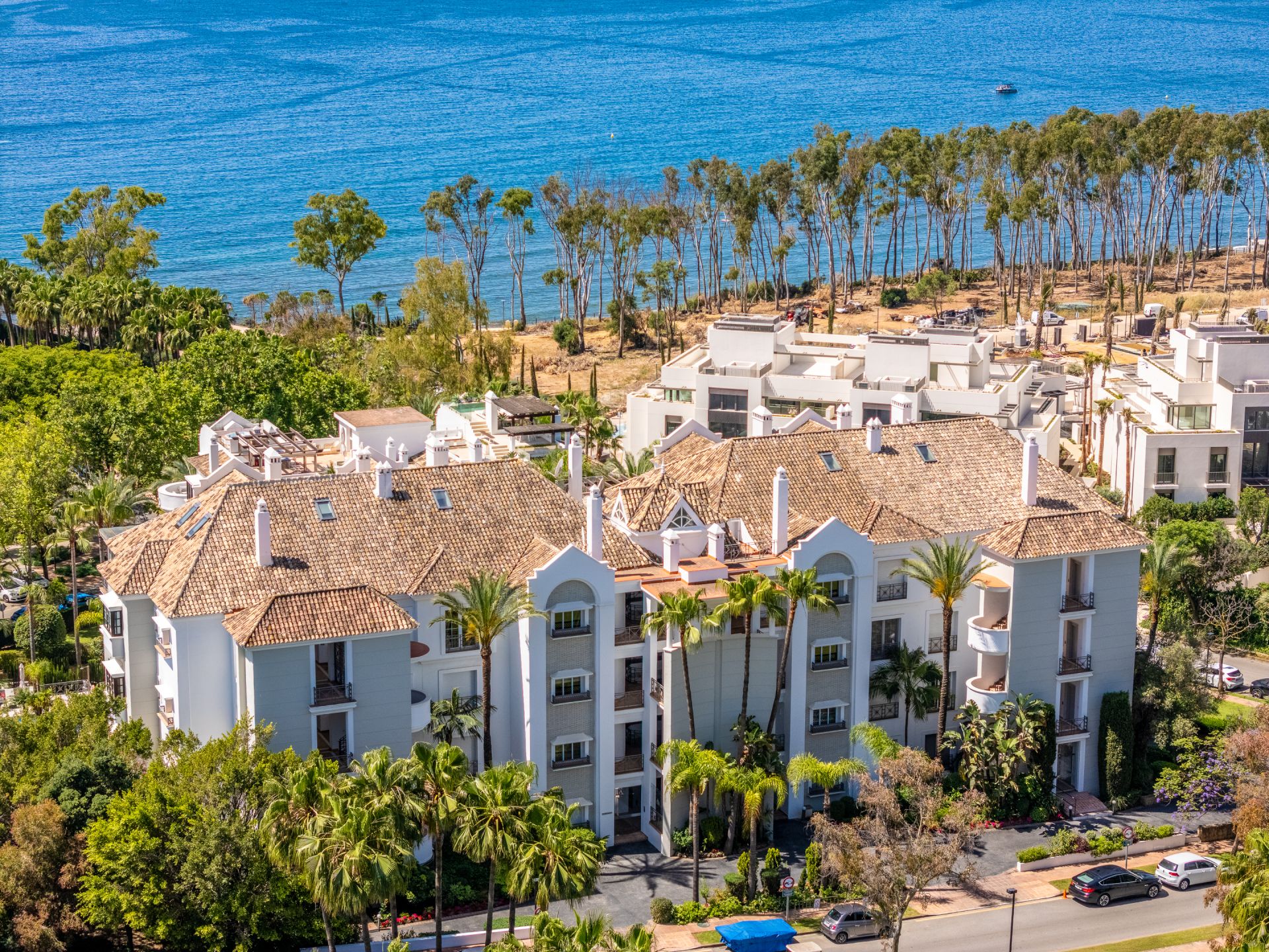 Apartment in Terrazas de Puente Romano, Marbella