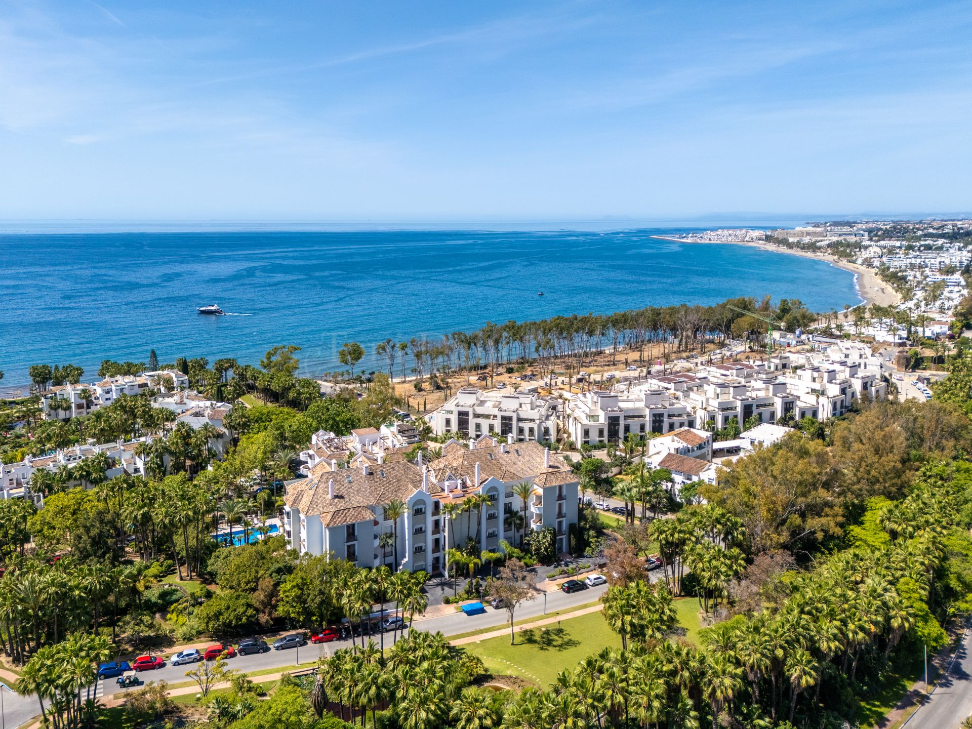 Apartment in Terrazas de Puente Romano, Marbella