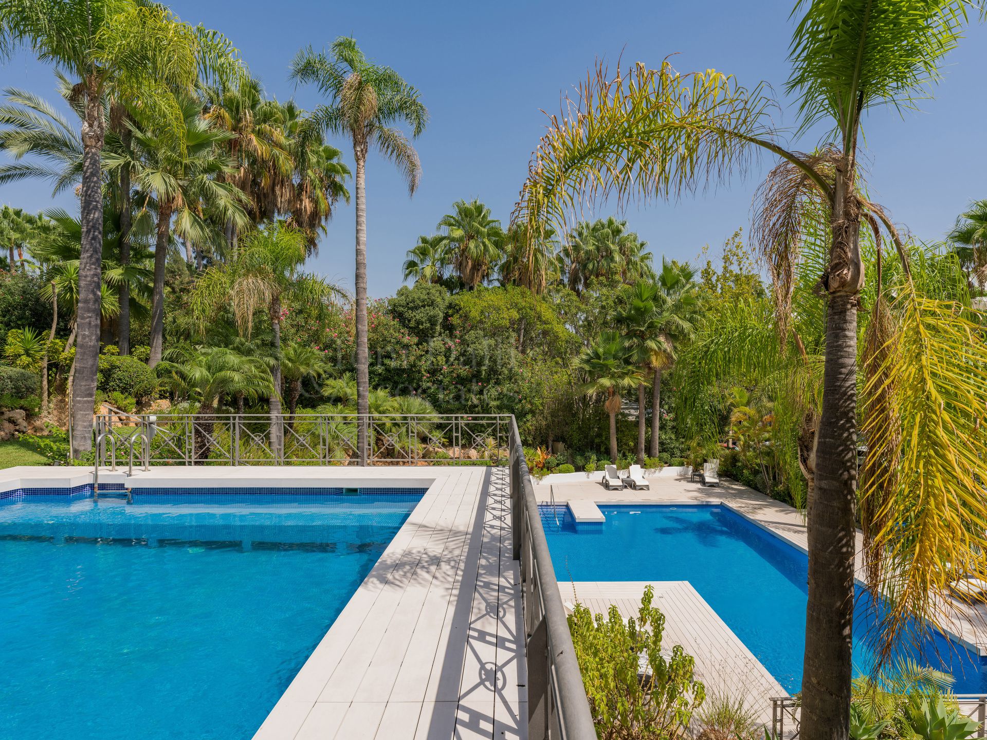 Apartment in Terrazas de Puente Romano, Marbella